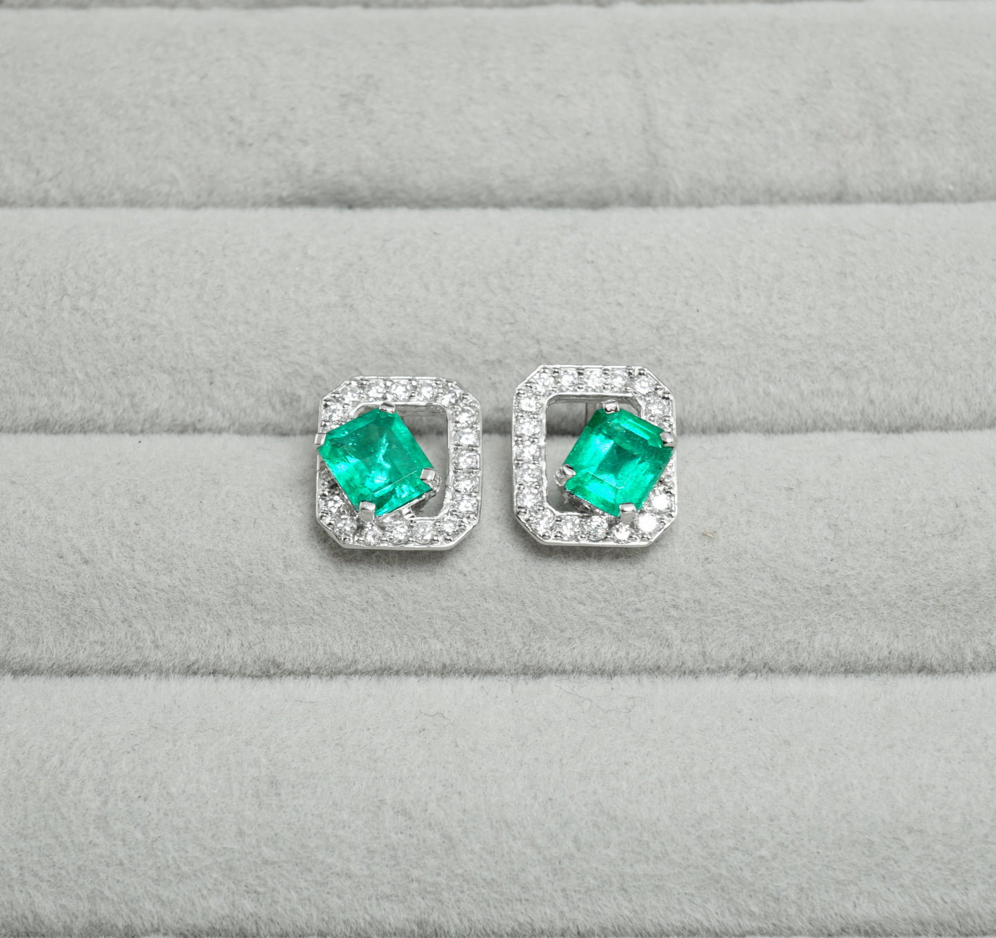 エメラルド ピアス