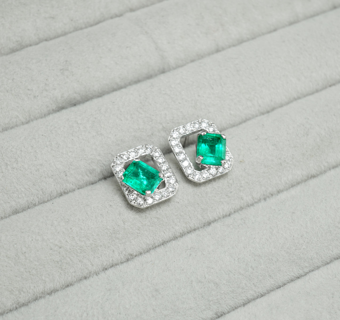 エメラルド ピアス