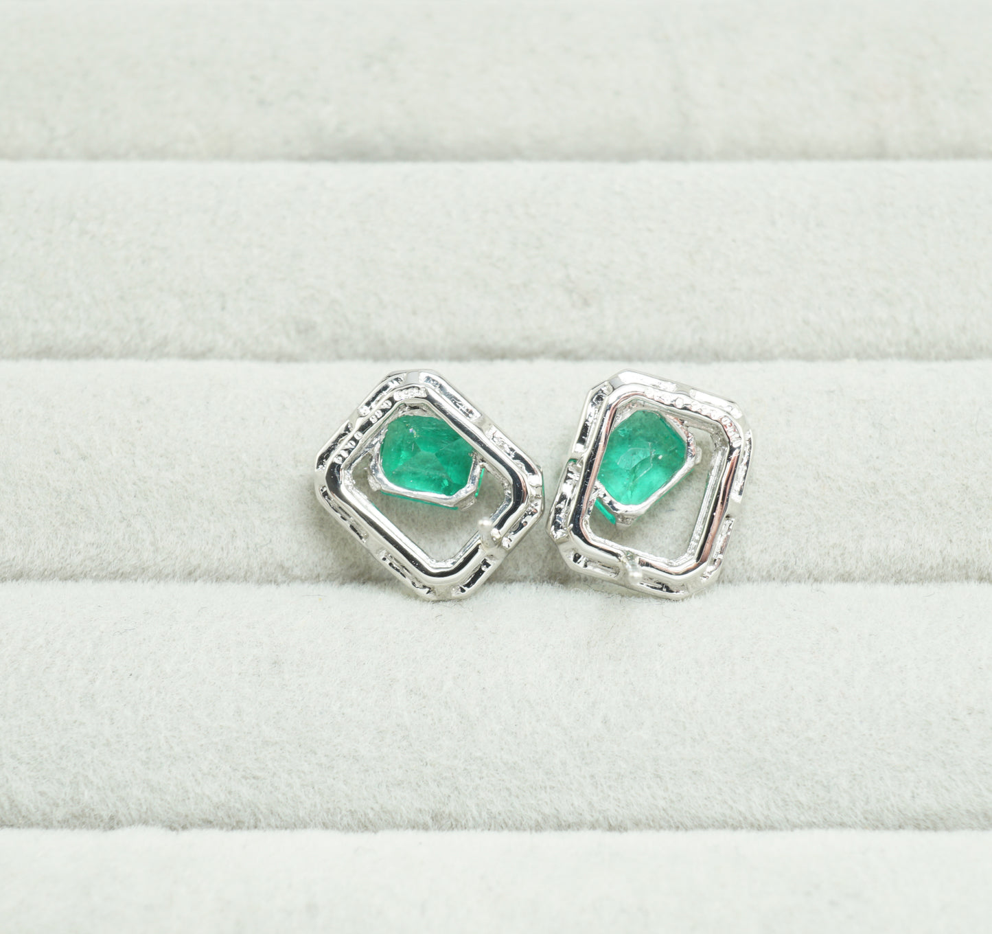 エメラルド ピアス