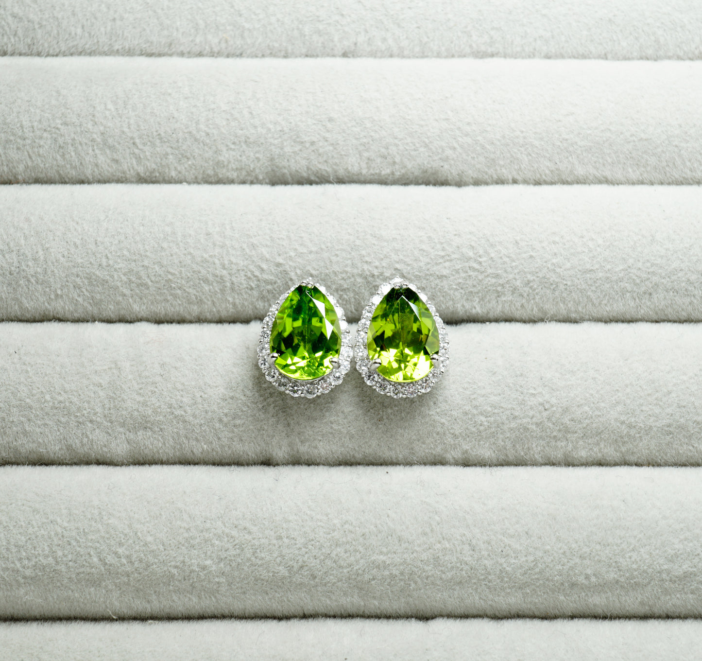 ペリドット ピアス