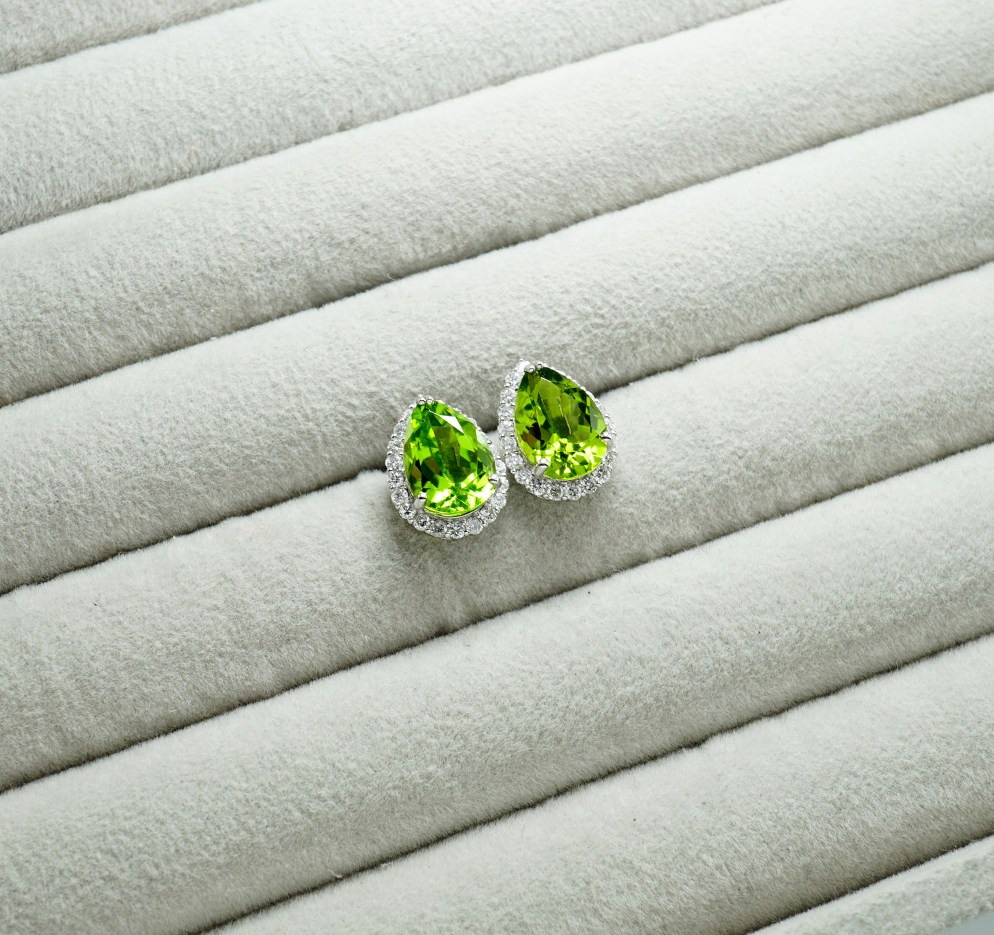 ペリドット ピアス