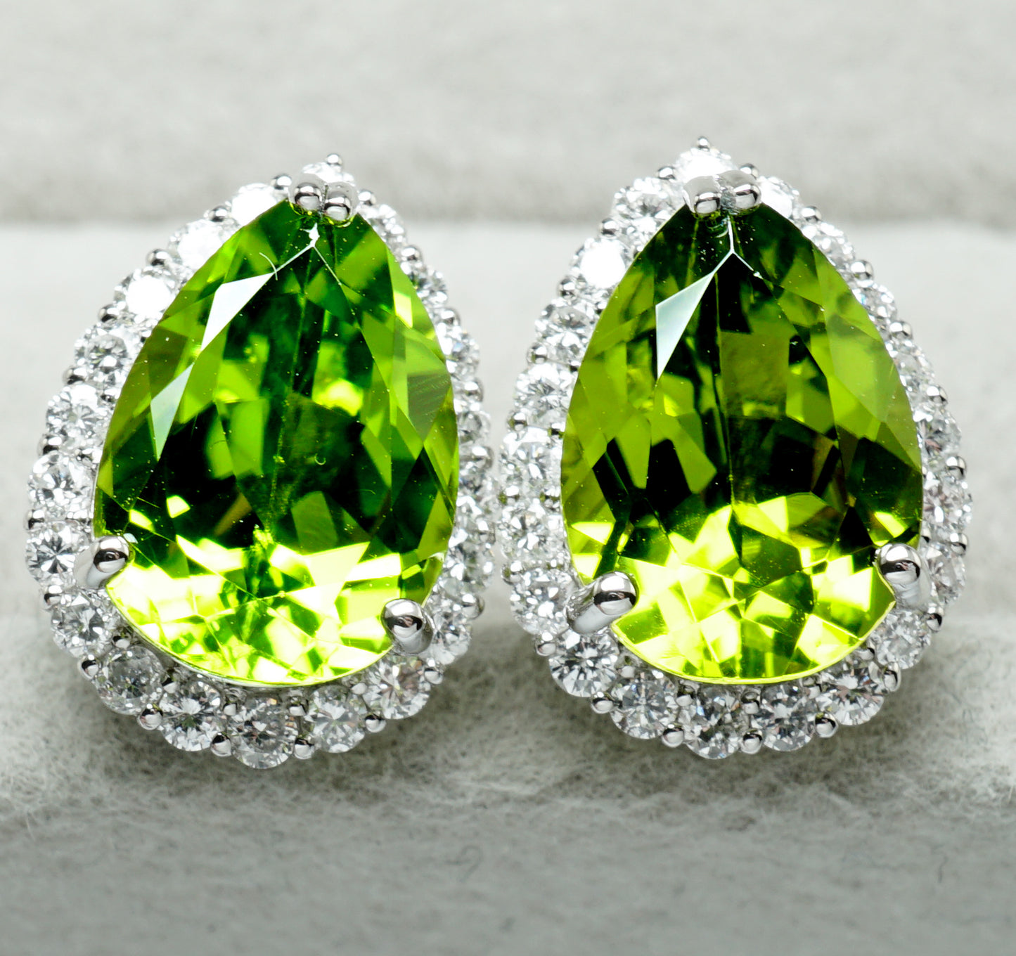 ペリドット ピアス