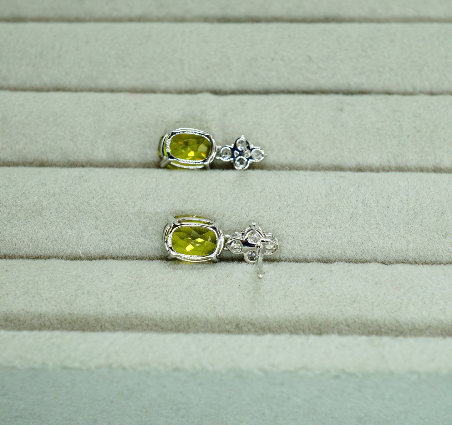 スフェーン ピアス