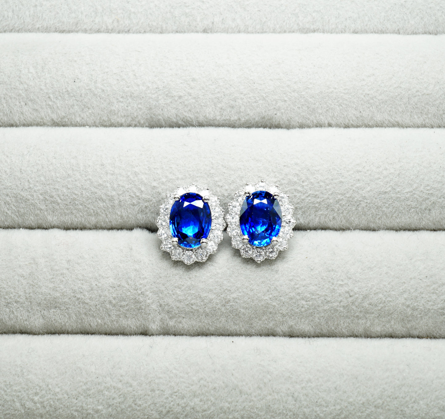 サファイア ピアス