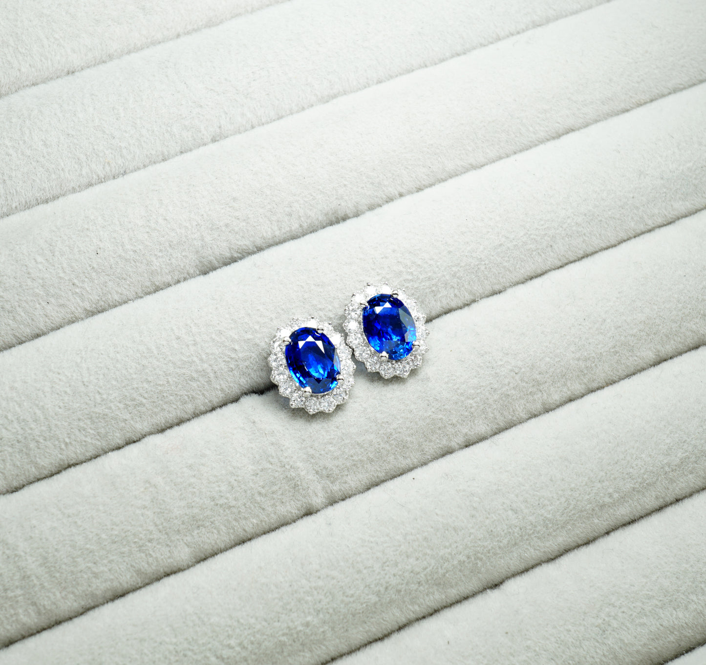 サファイア ピアス