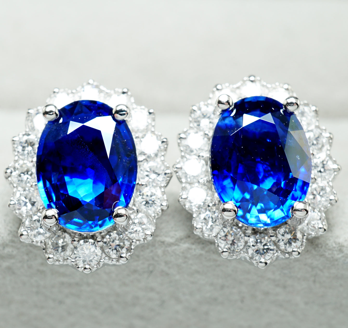 サファイア ピアス