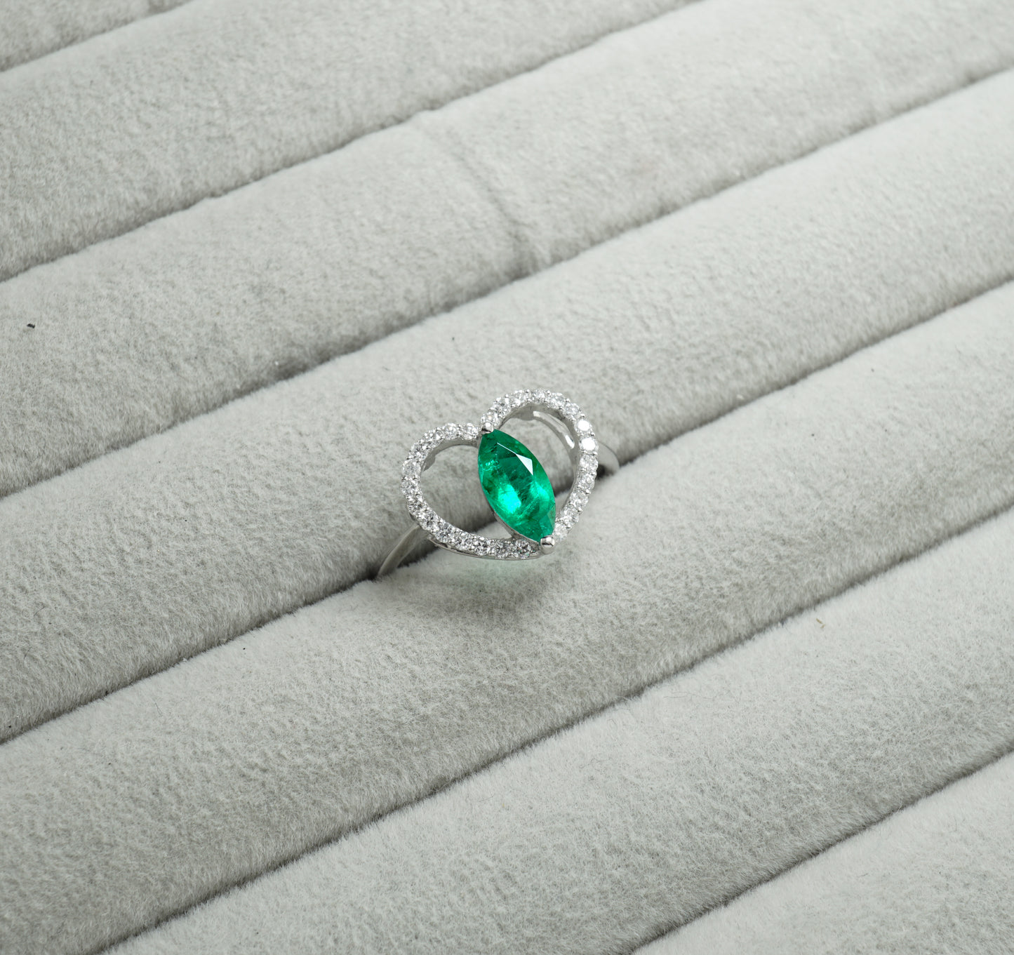 エメラルド リング