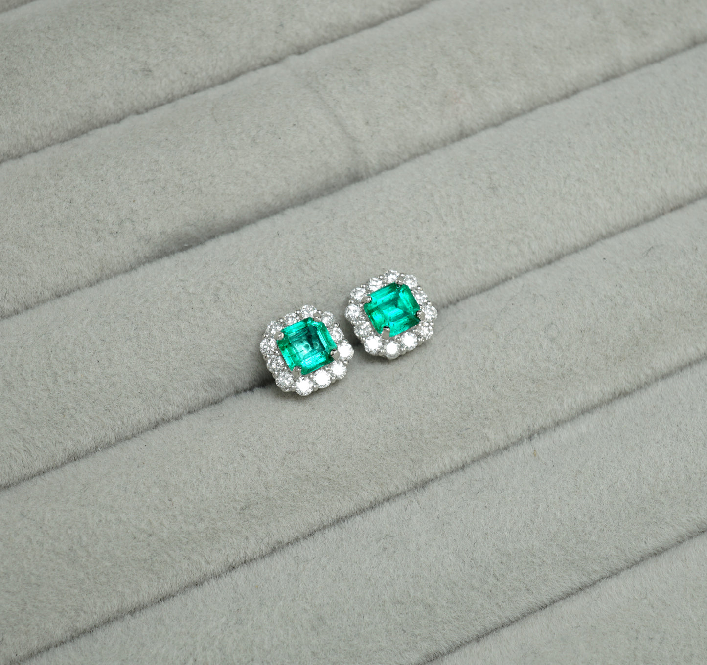 エメラルド ピアス