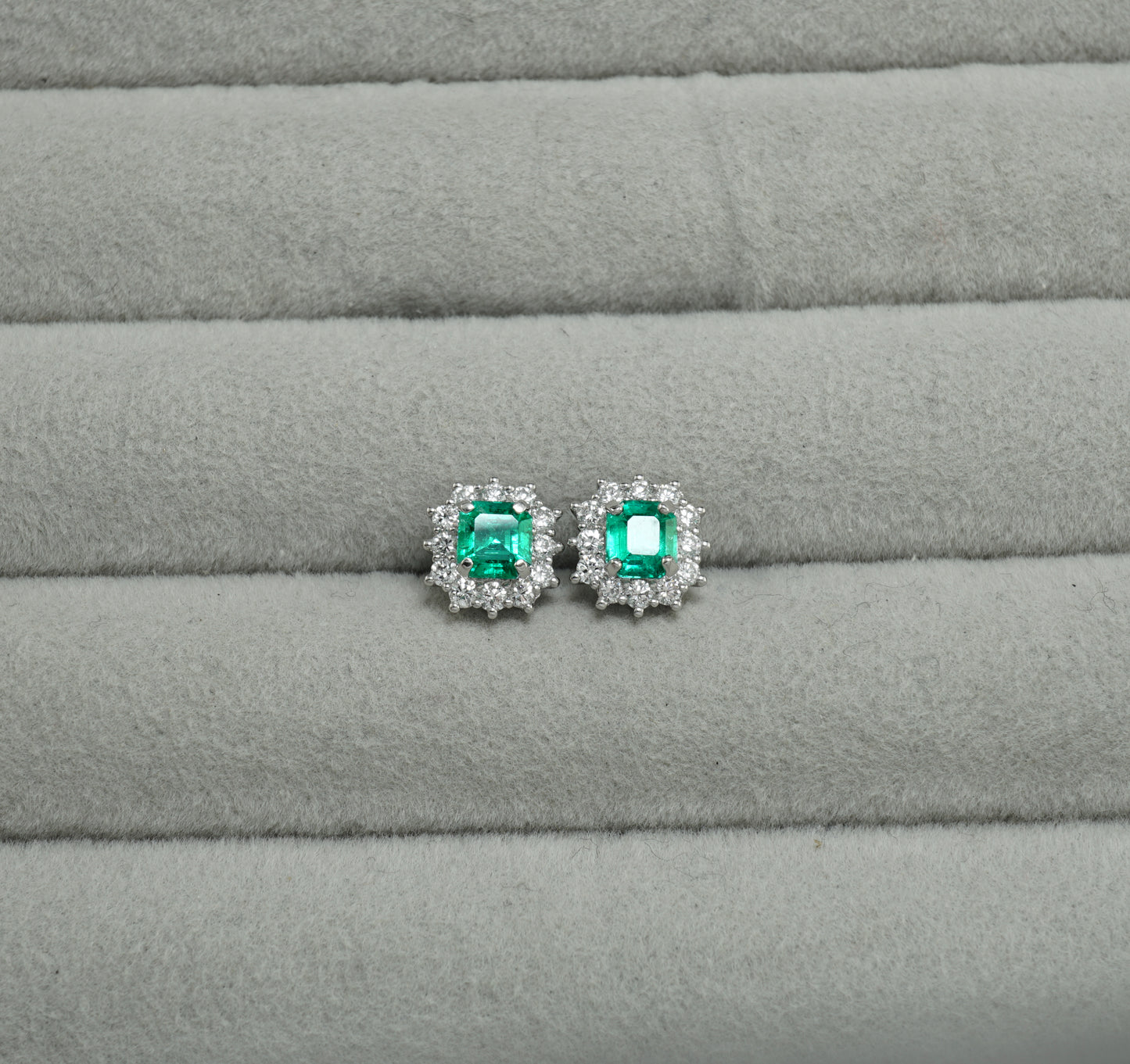 エメラルド ピアス