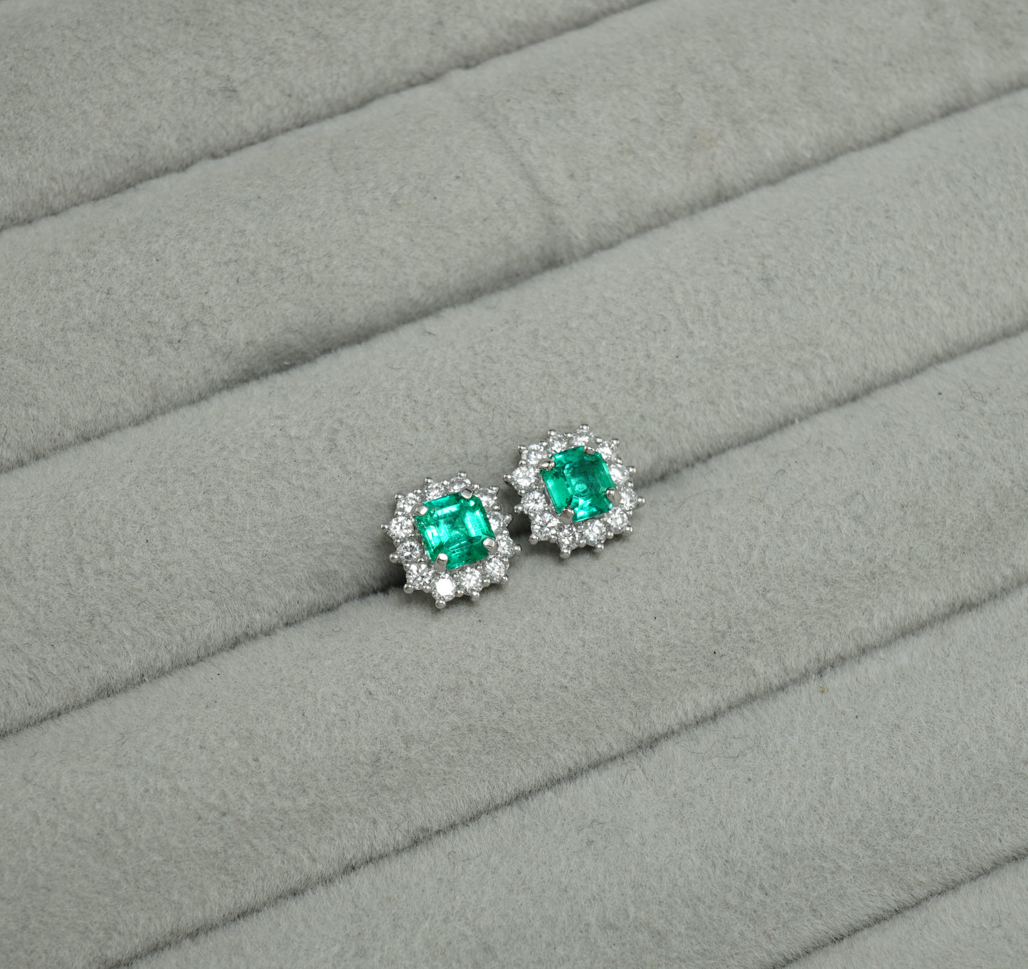 エメラルド ピアス