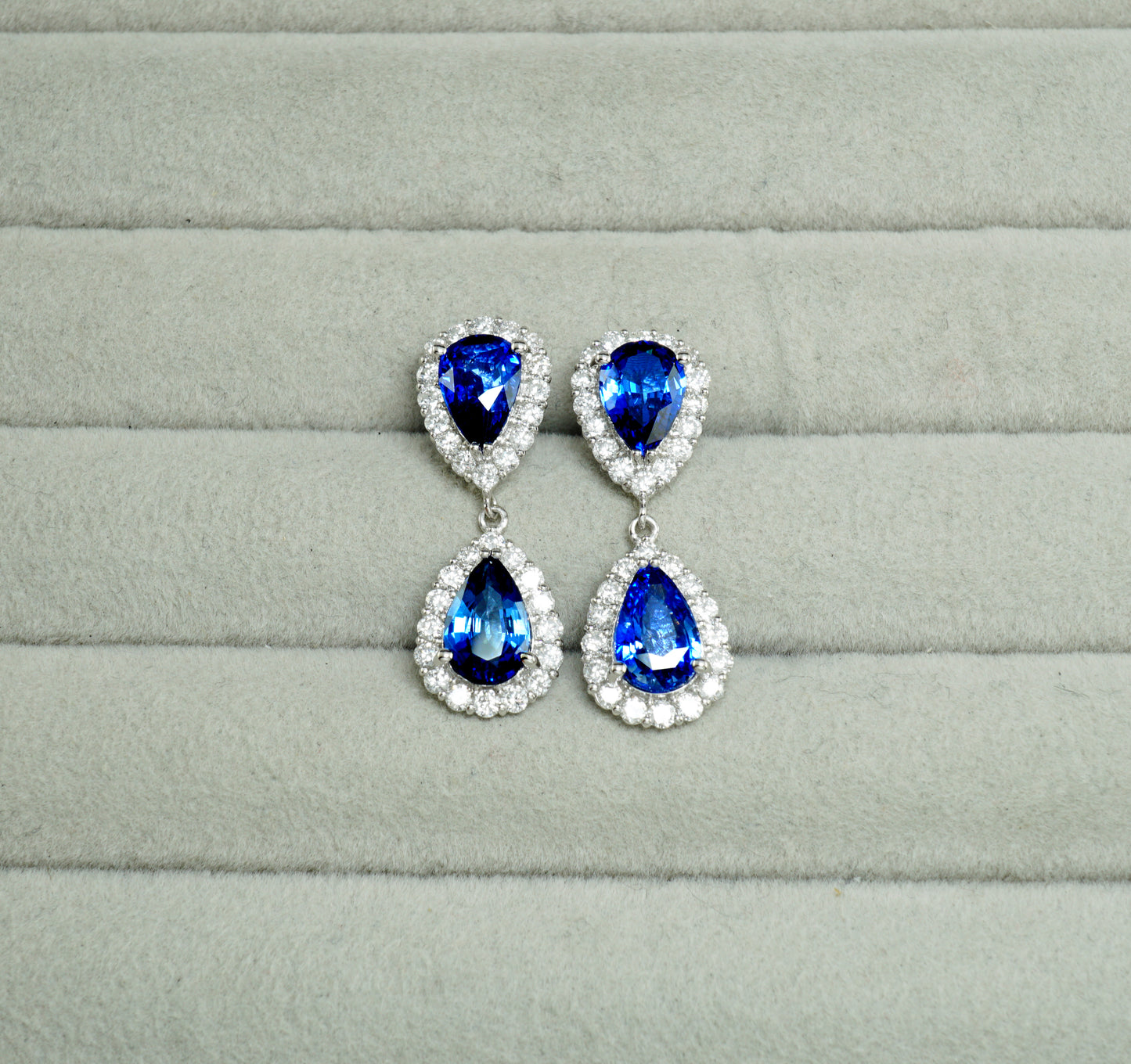 サファイア ピアス