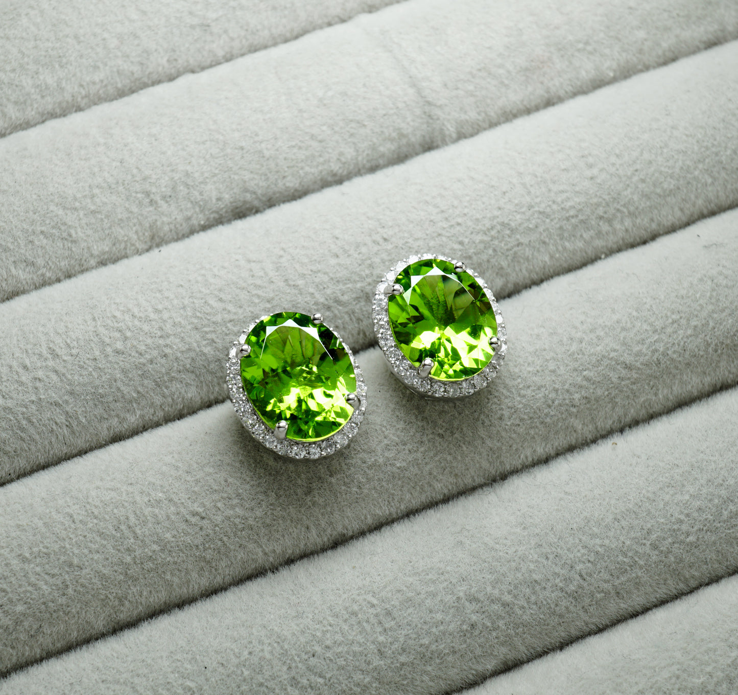 ペリドット ピアス