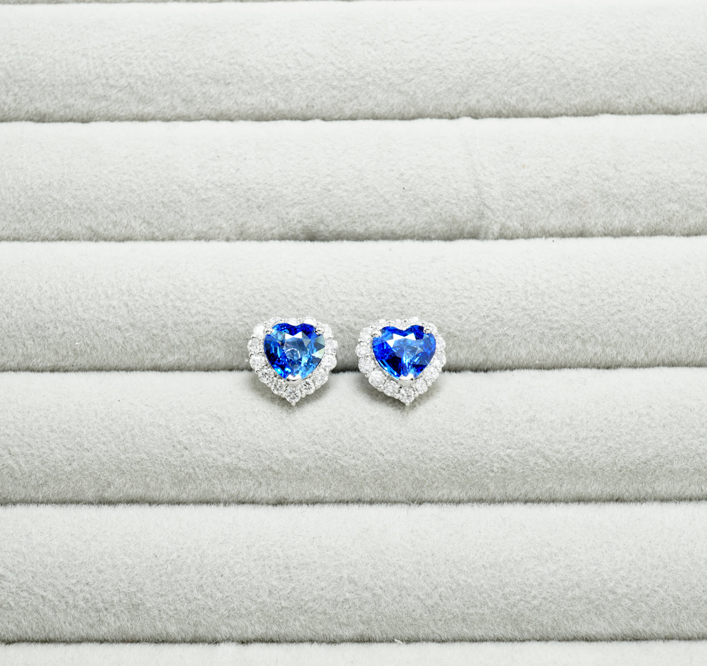 サファイア ピアス