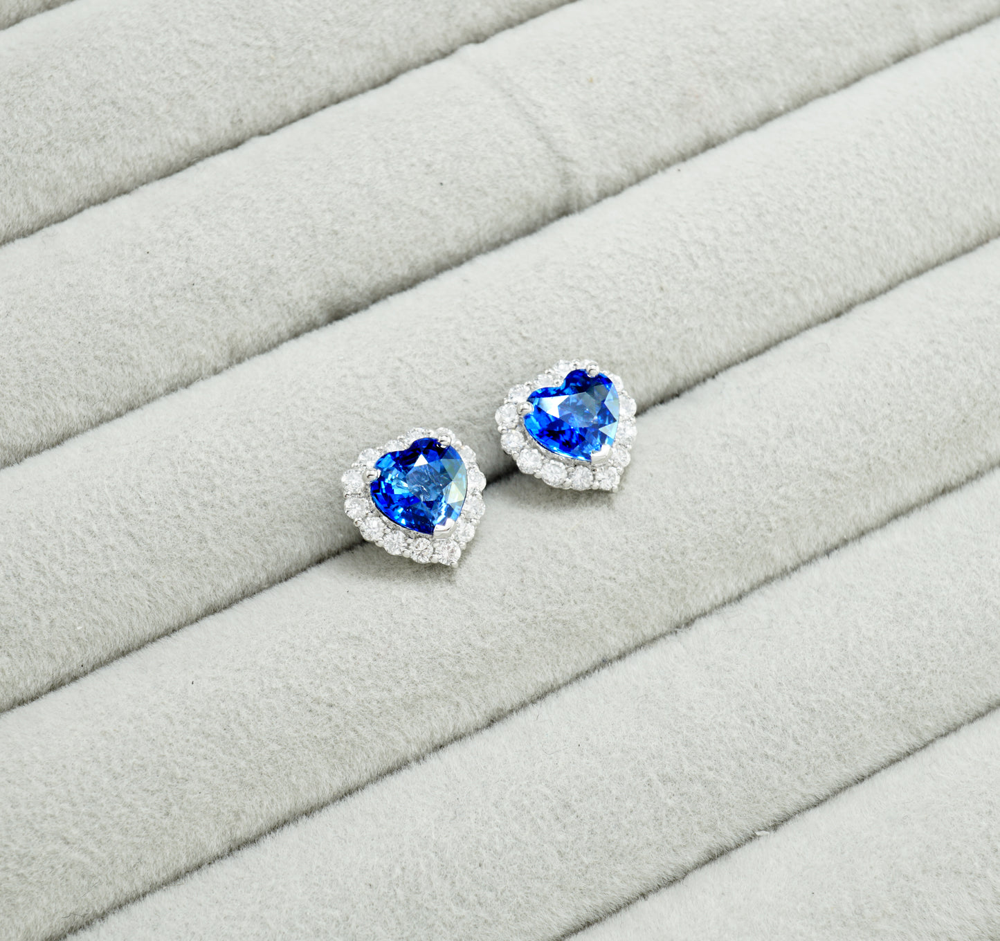 サファイア ピアス