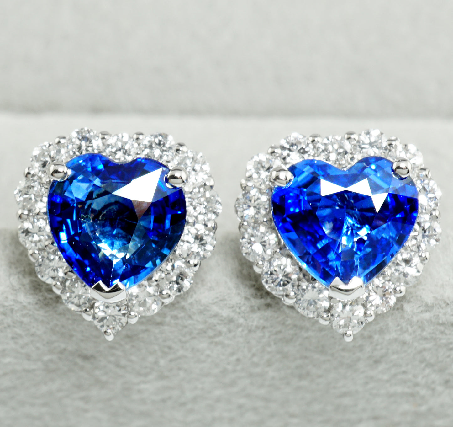 サファイア ピアス