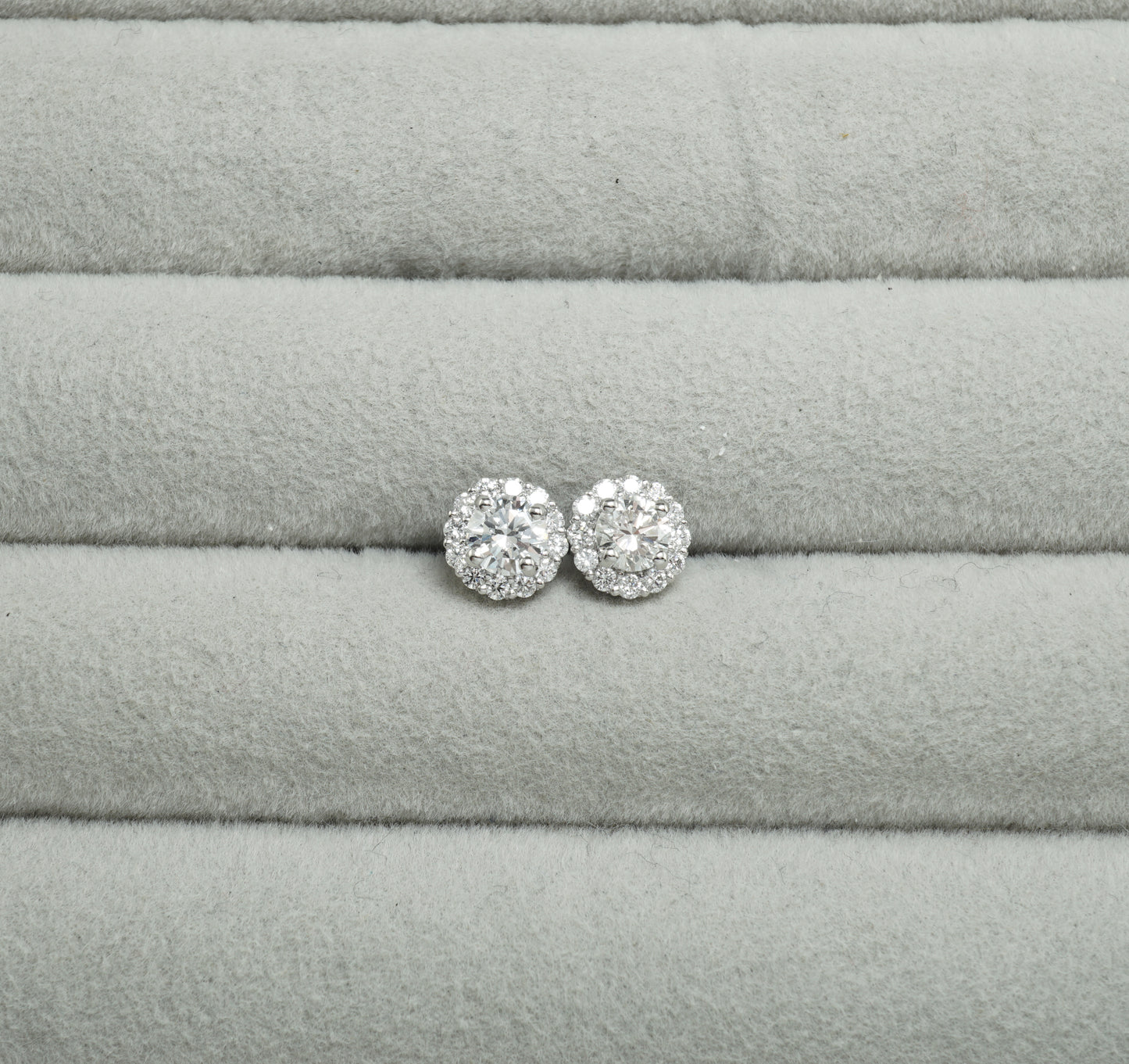 ダイヤモンド ピアス