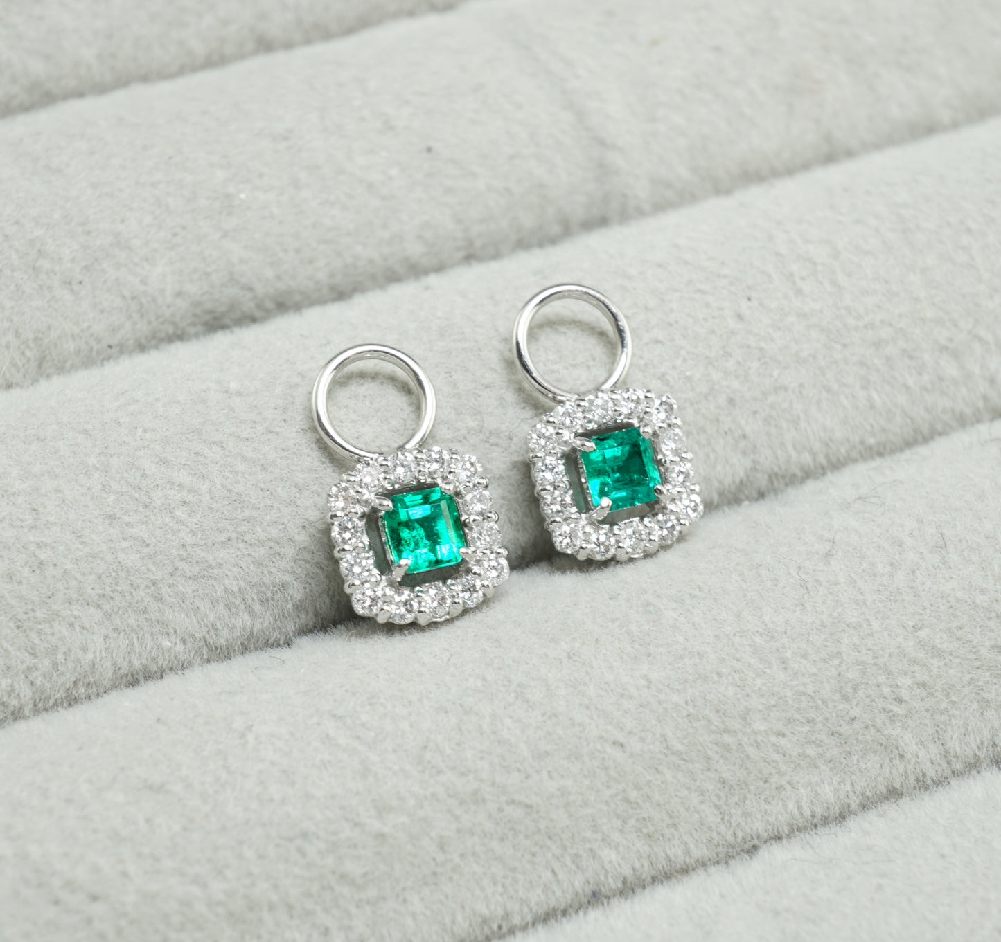 エメラルド チャーム