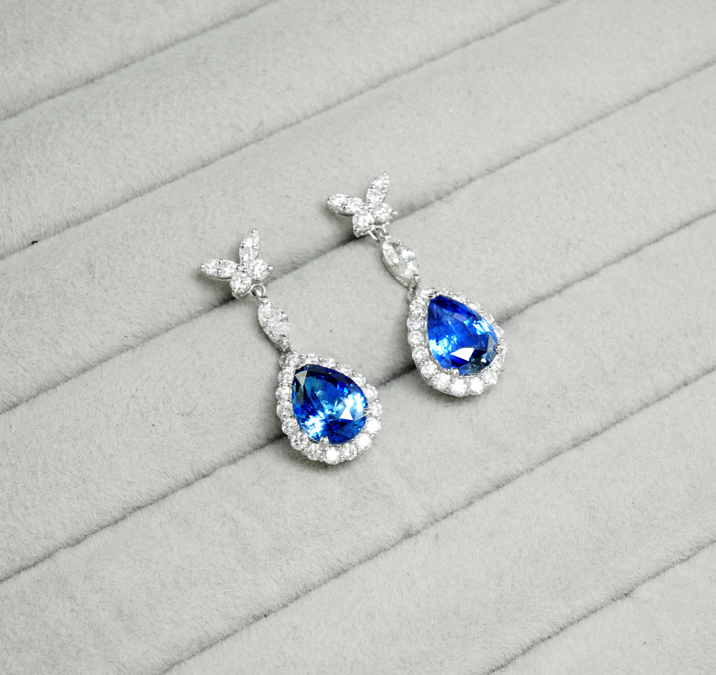 サファイア ピアス