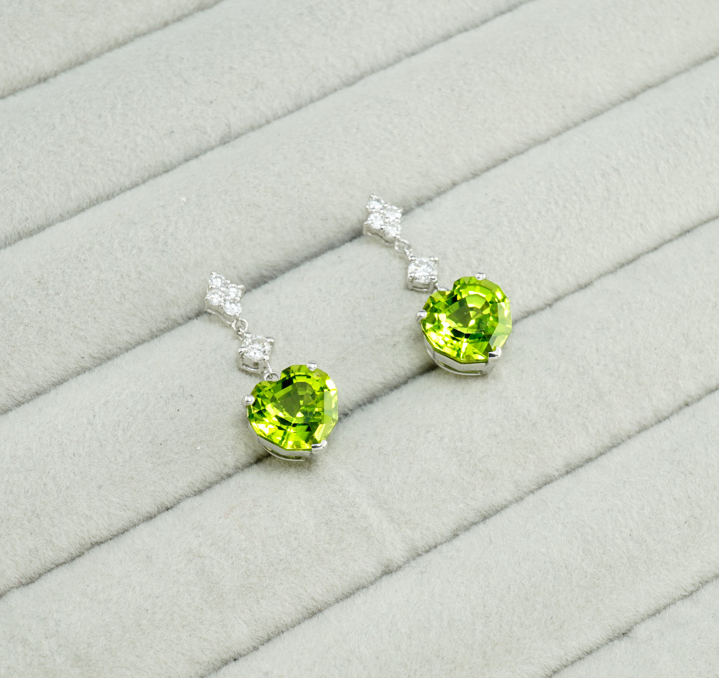 ペリドット ピアス