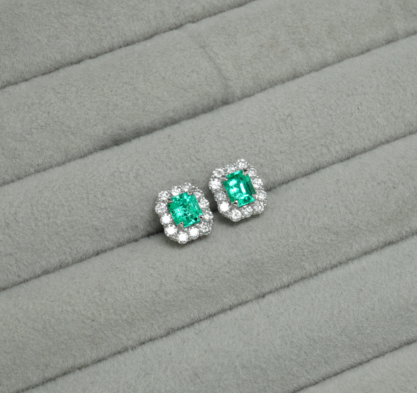 エメラルド ピアス