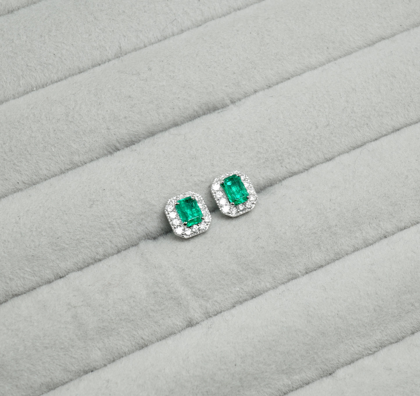 エメラルド ピアス