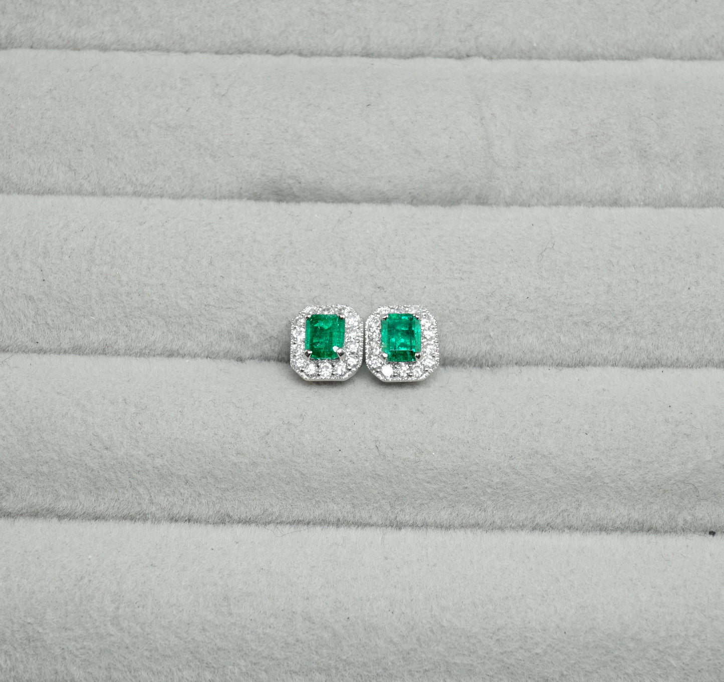 エメラルド ピアス