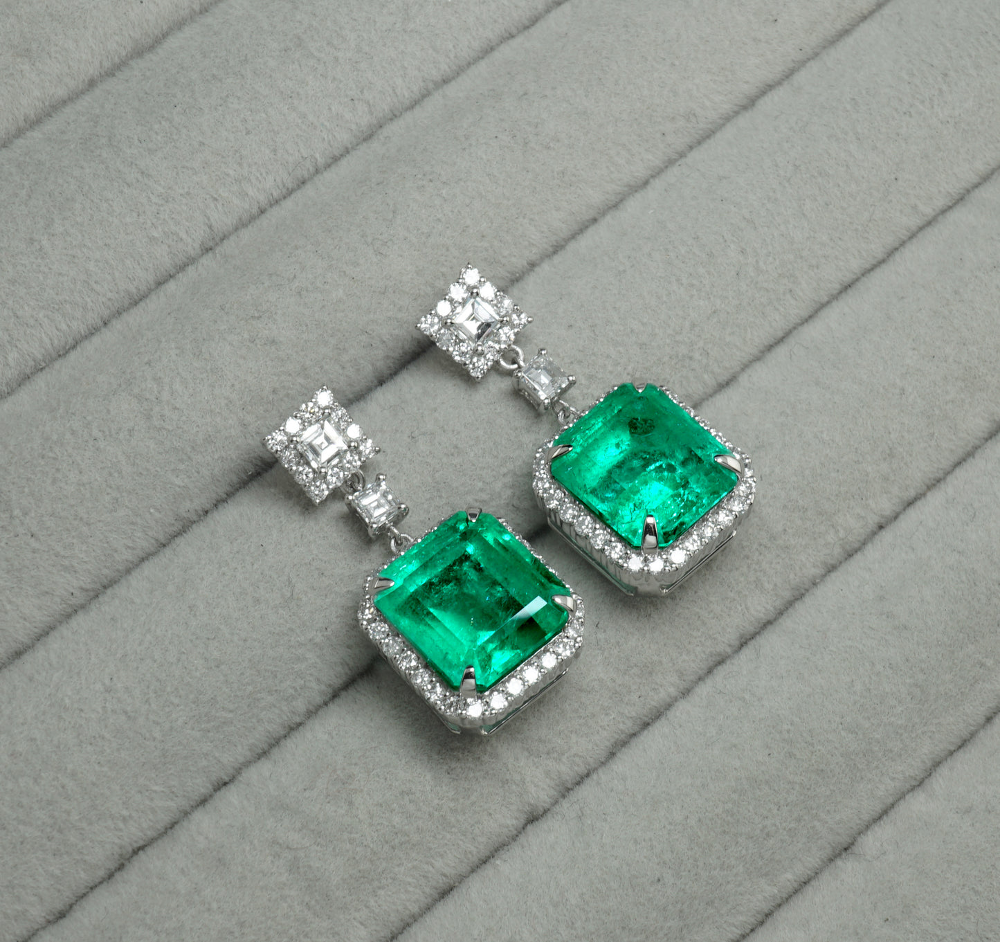 エメラルド ピアス