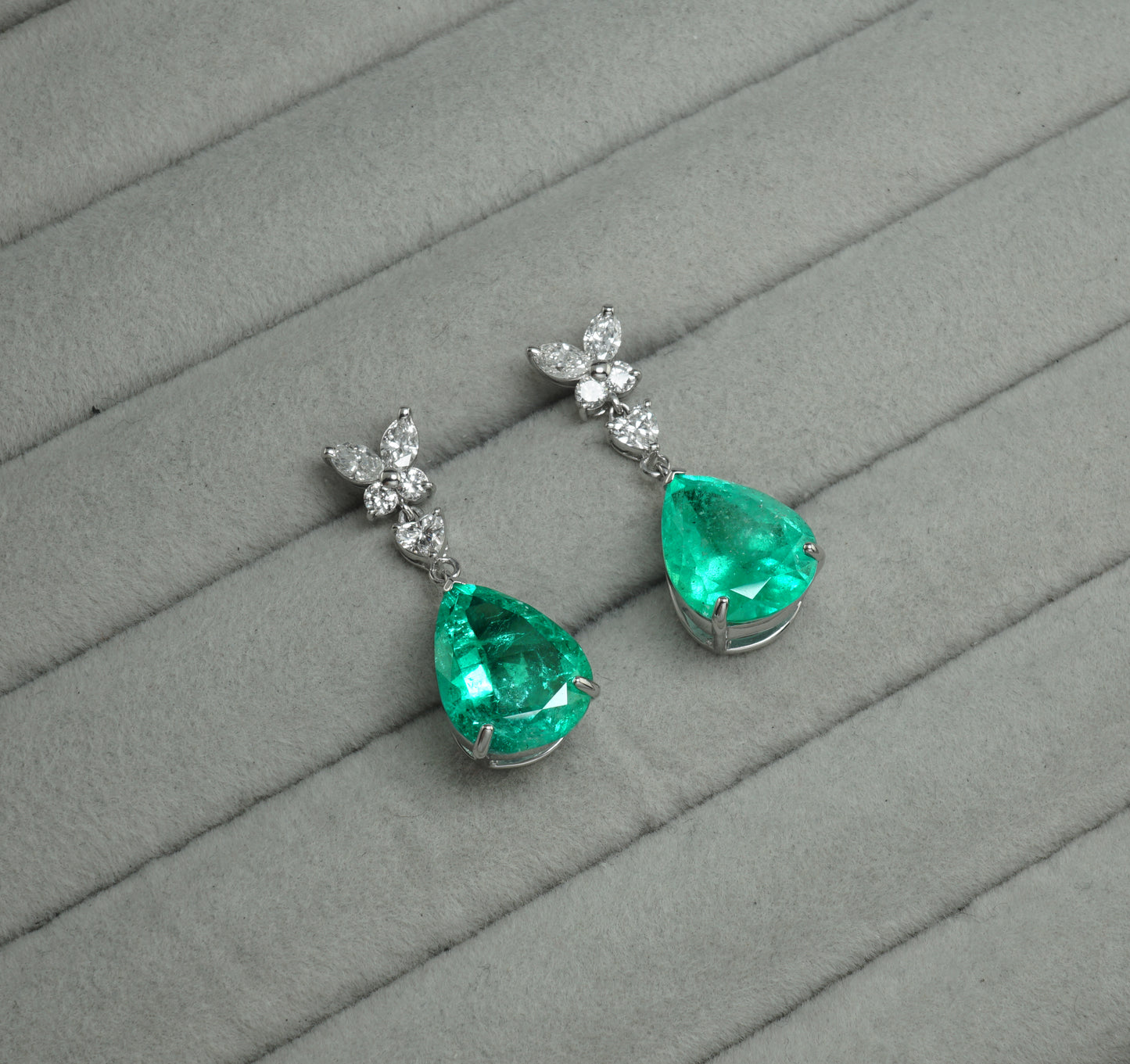 エメラルド ピアス