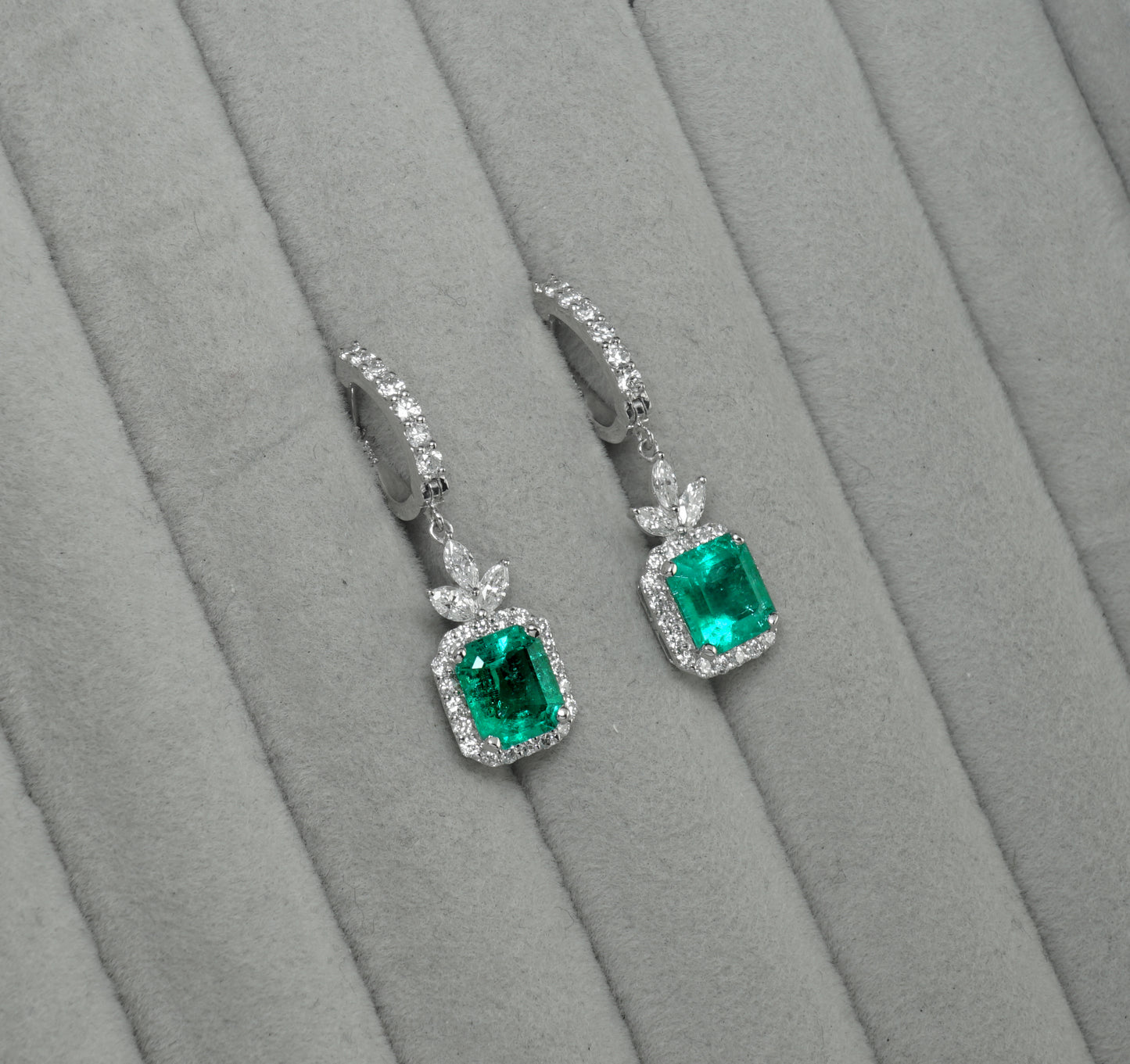 エメラルド ピアス