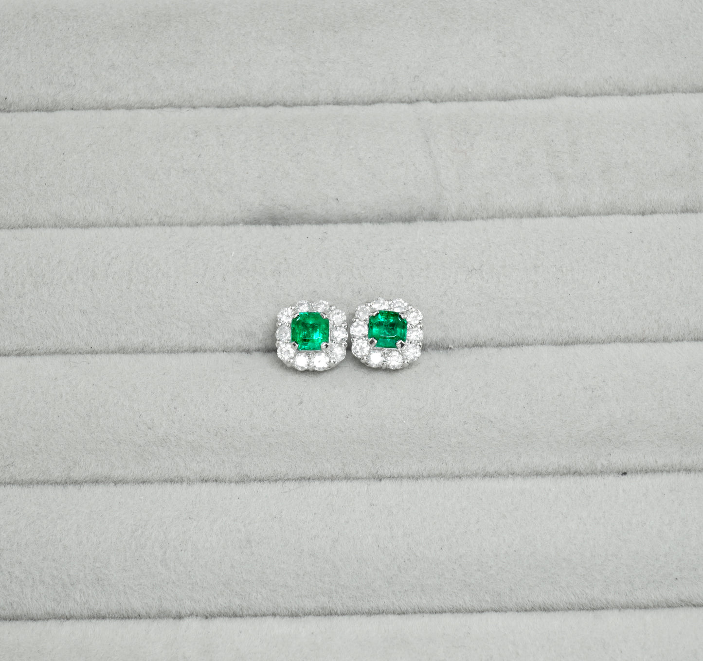 エメラルド ピアス