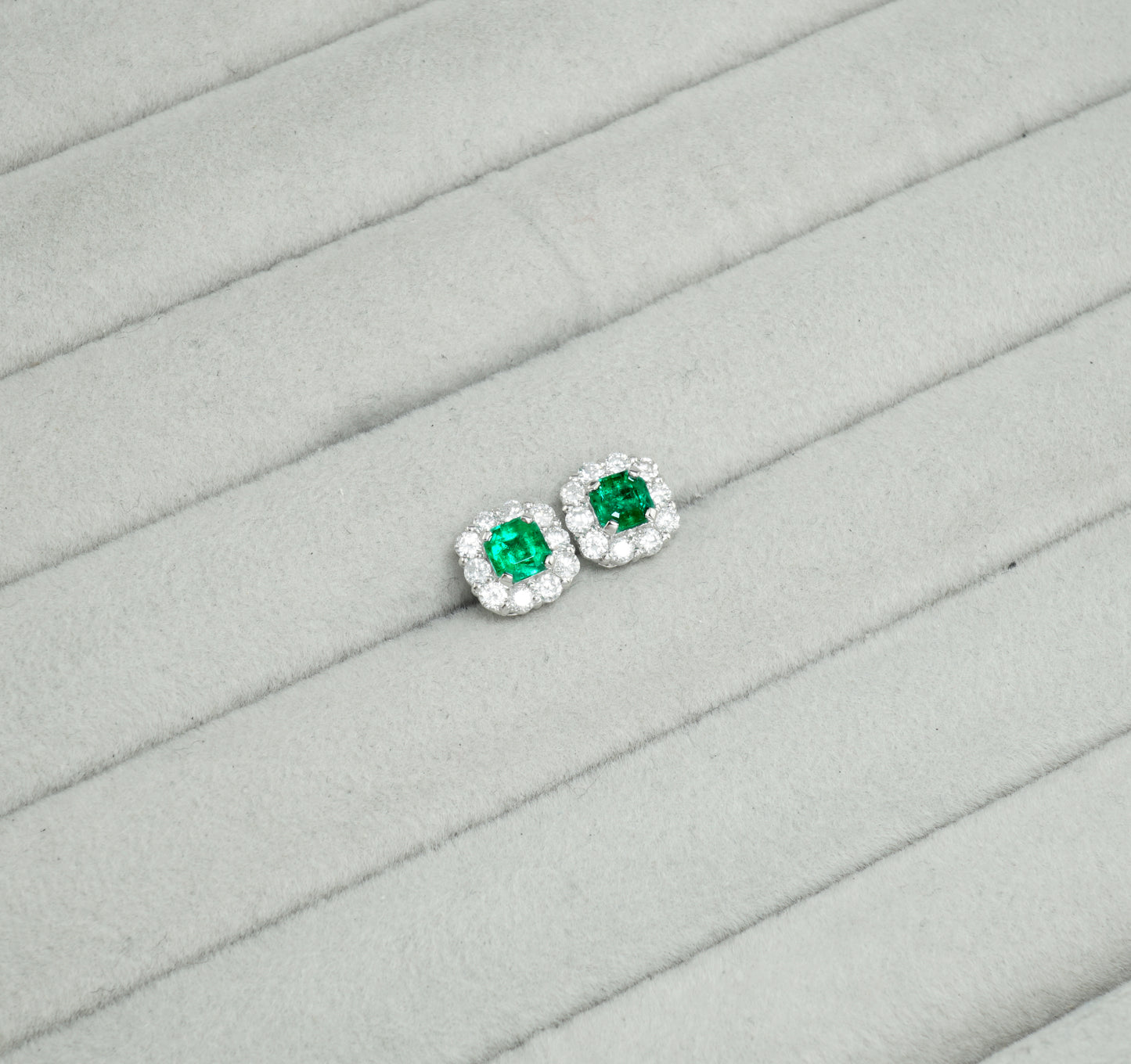 エメラルド ピアス
