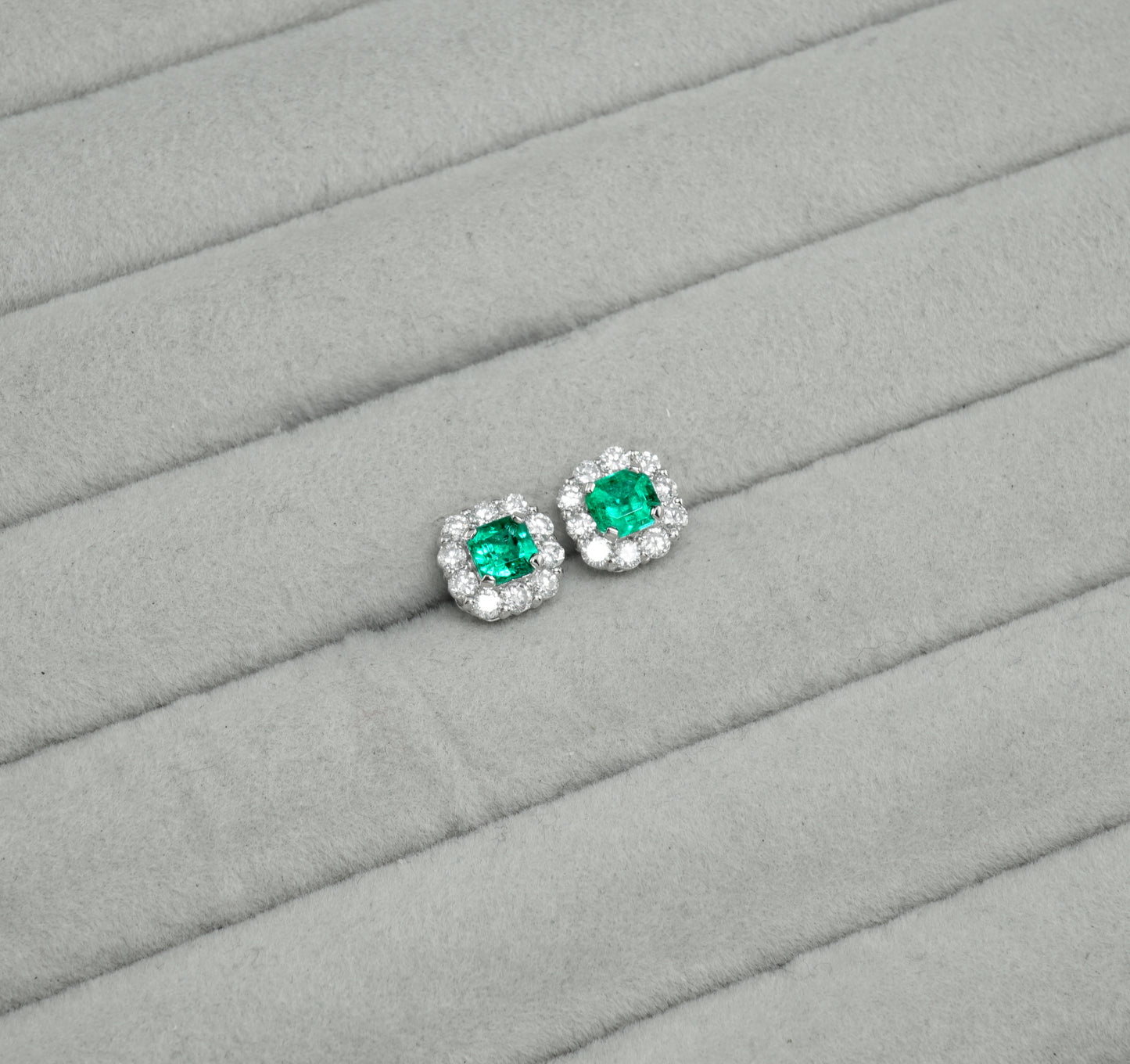 エメラルド ピアス
