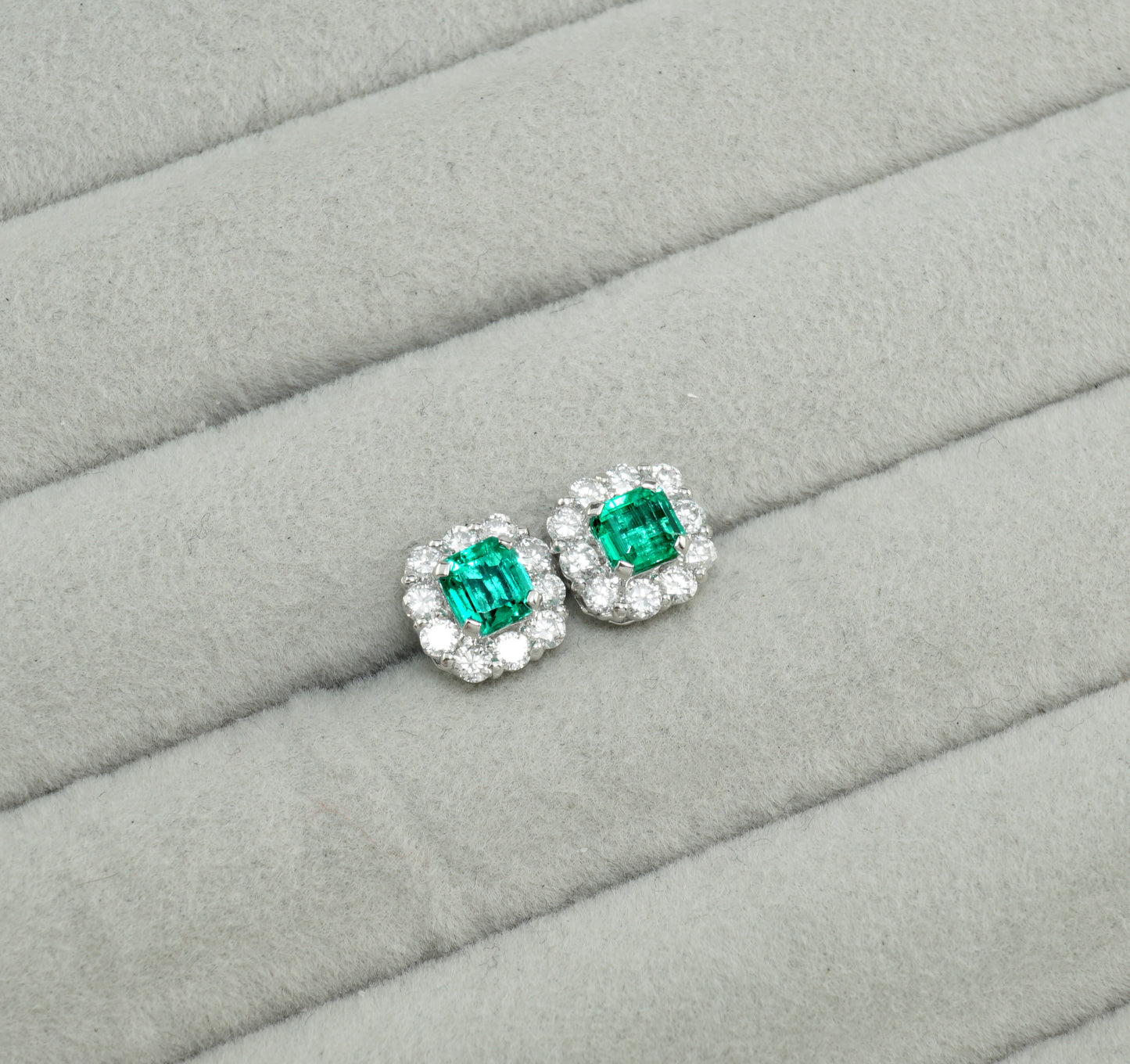 エメラルド ピアス