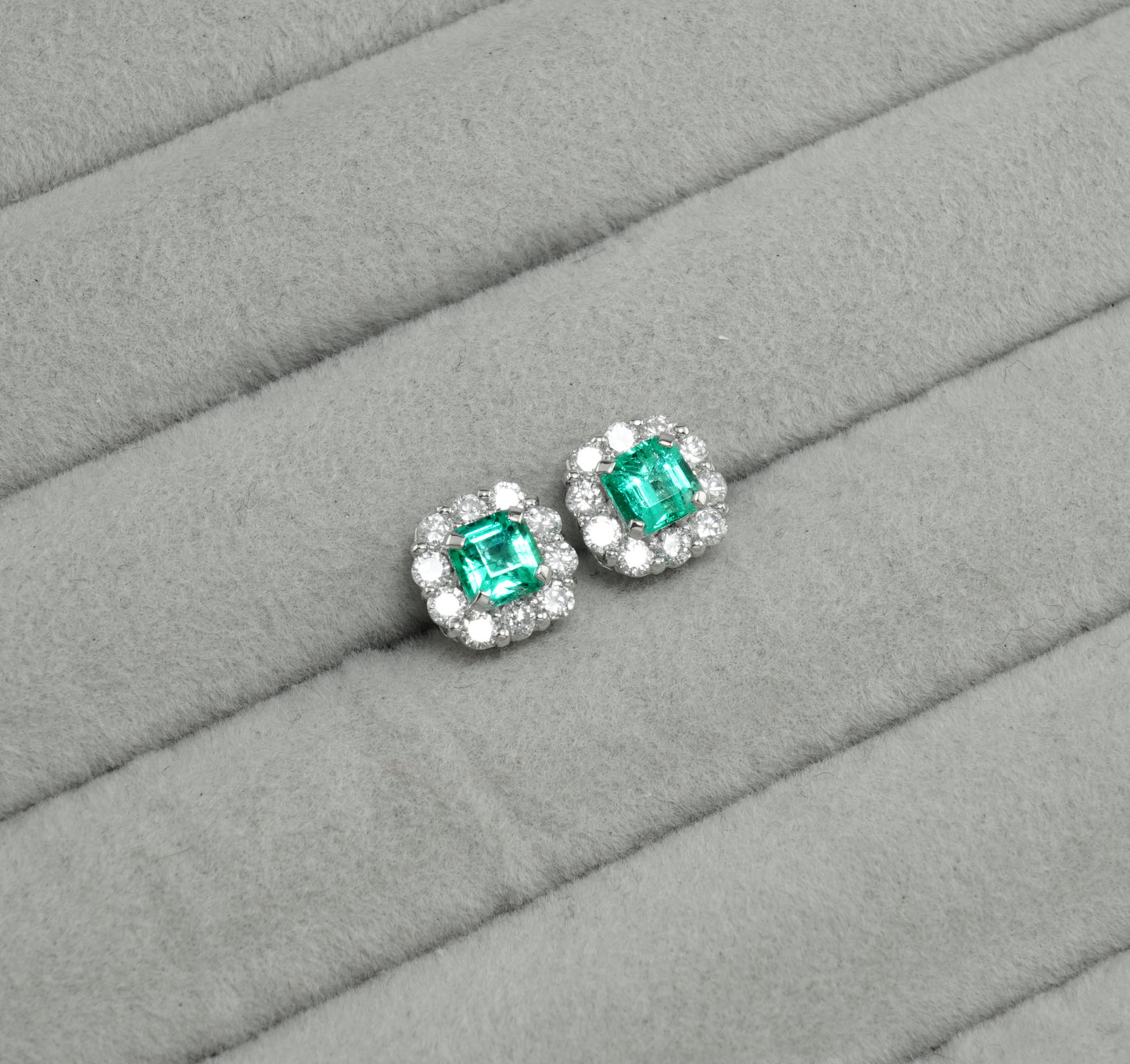 エメラルド ピアス