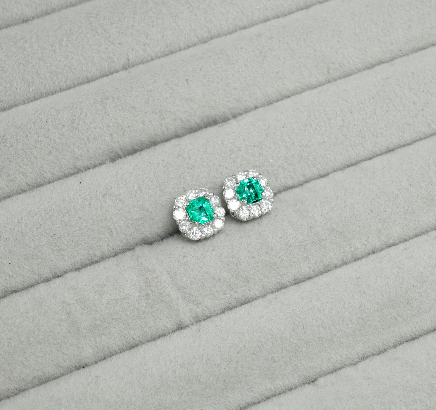 エメラルド ピアス