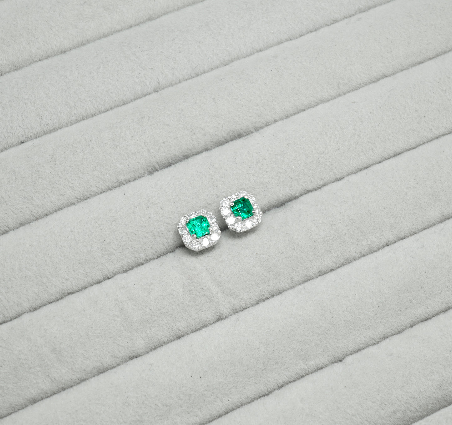 エメラルド ピアス