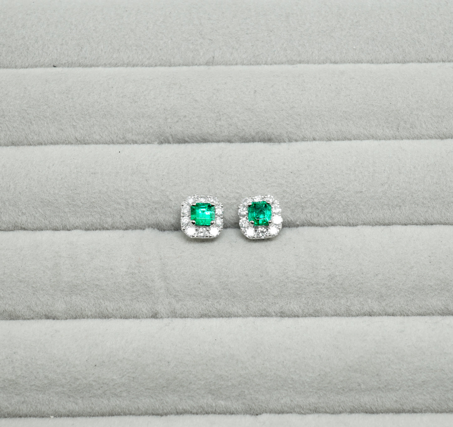 エメラルド ピアス