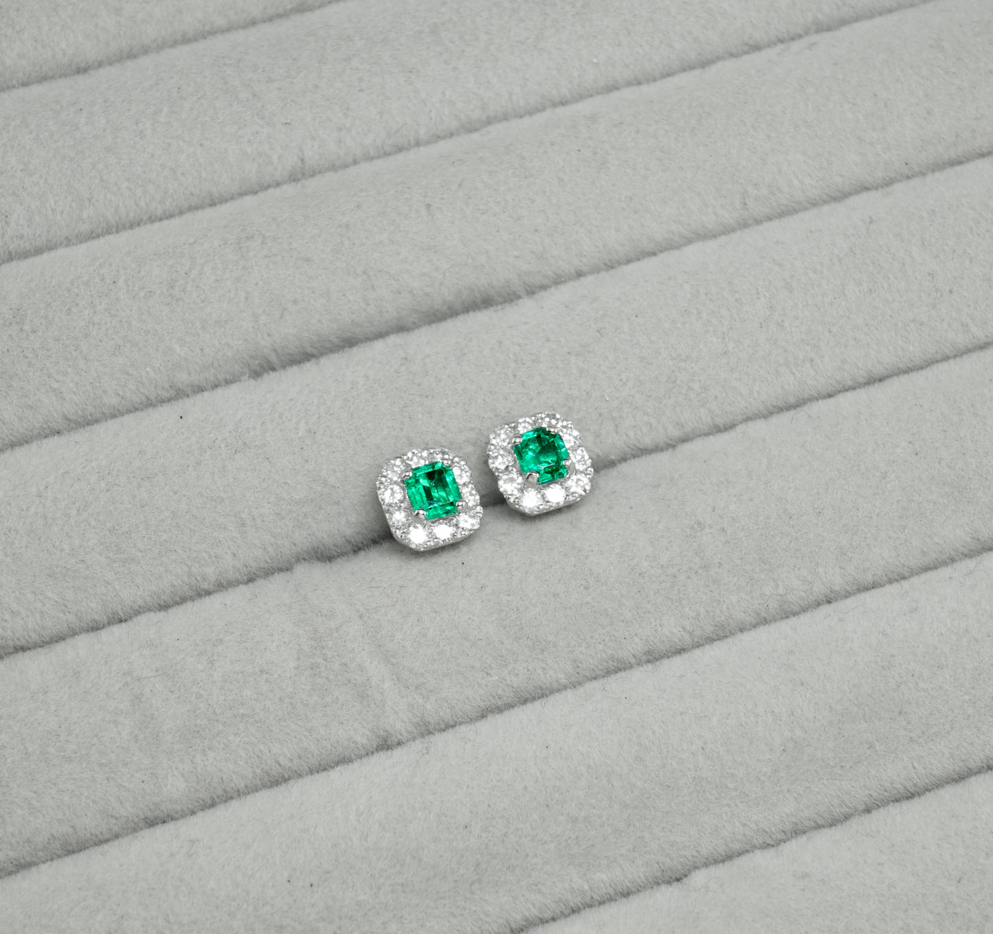 エメラルド ピアス