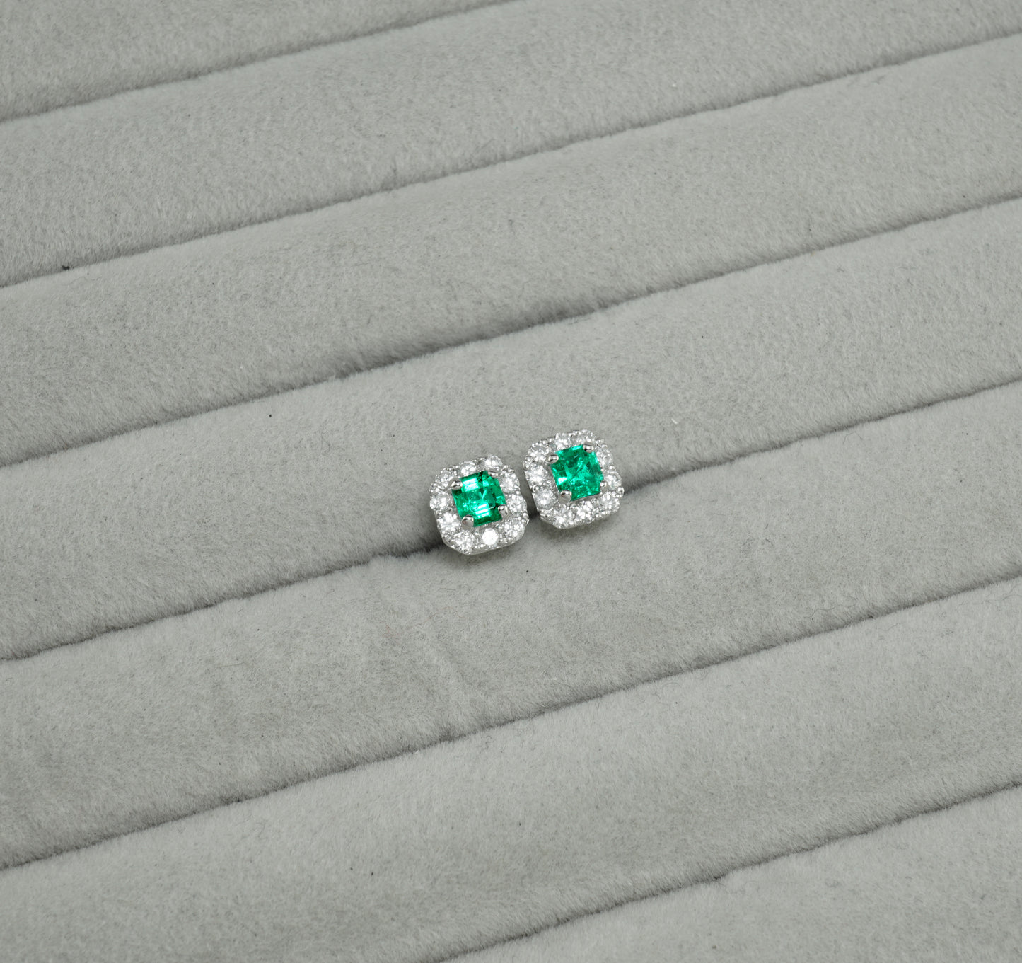 エメラルド ピアス