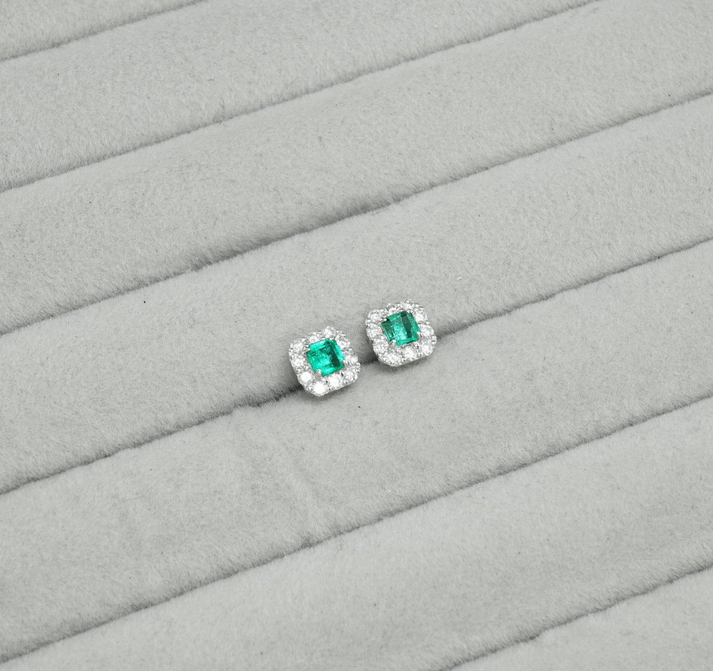エメラルド ピアス
