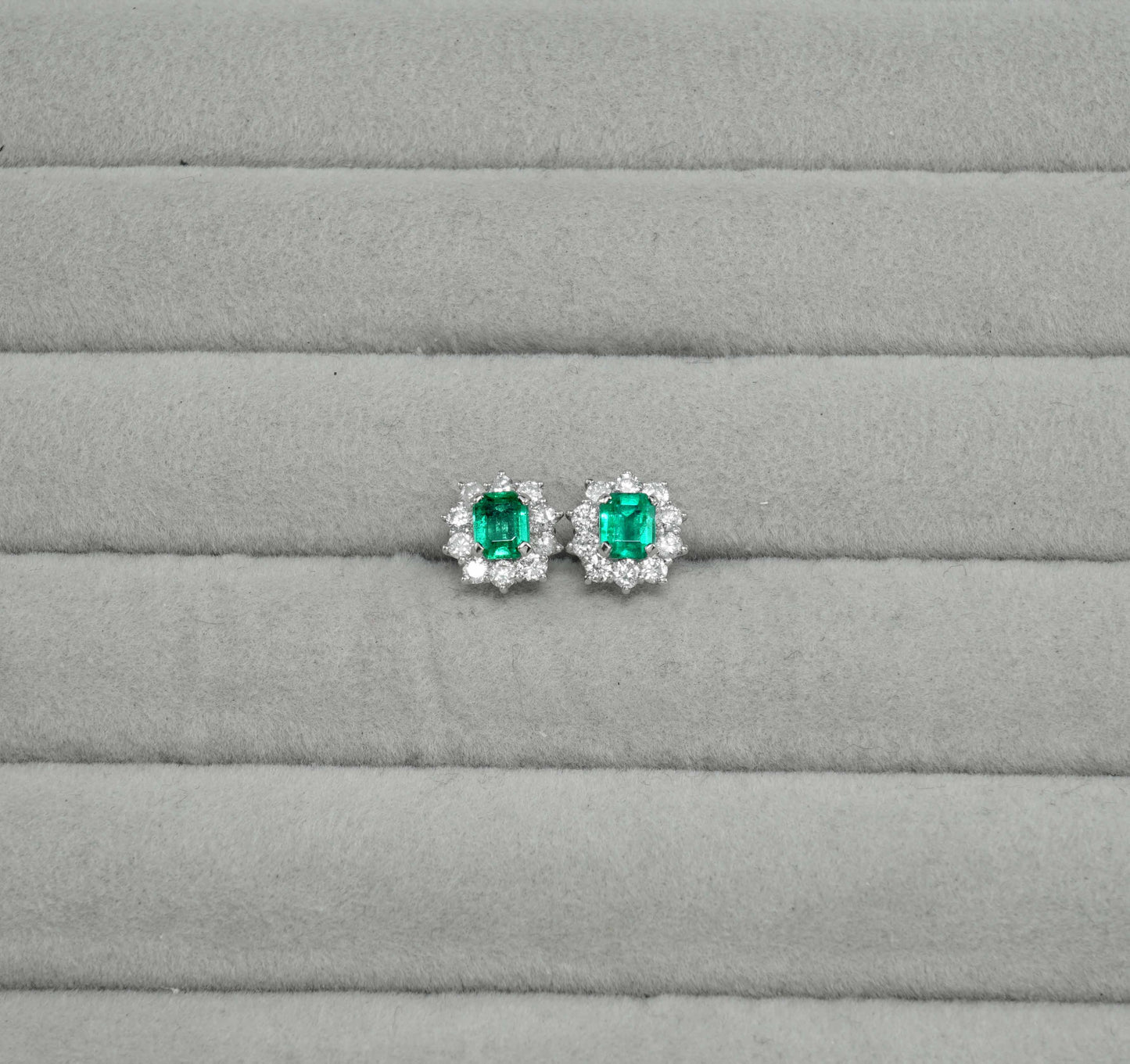 エメラルド ピアス