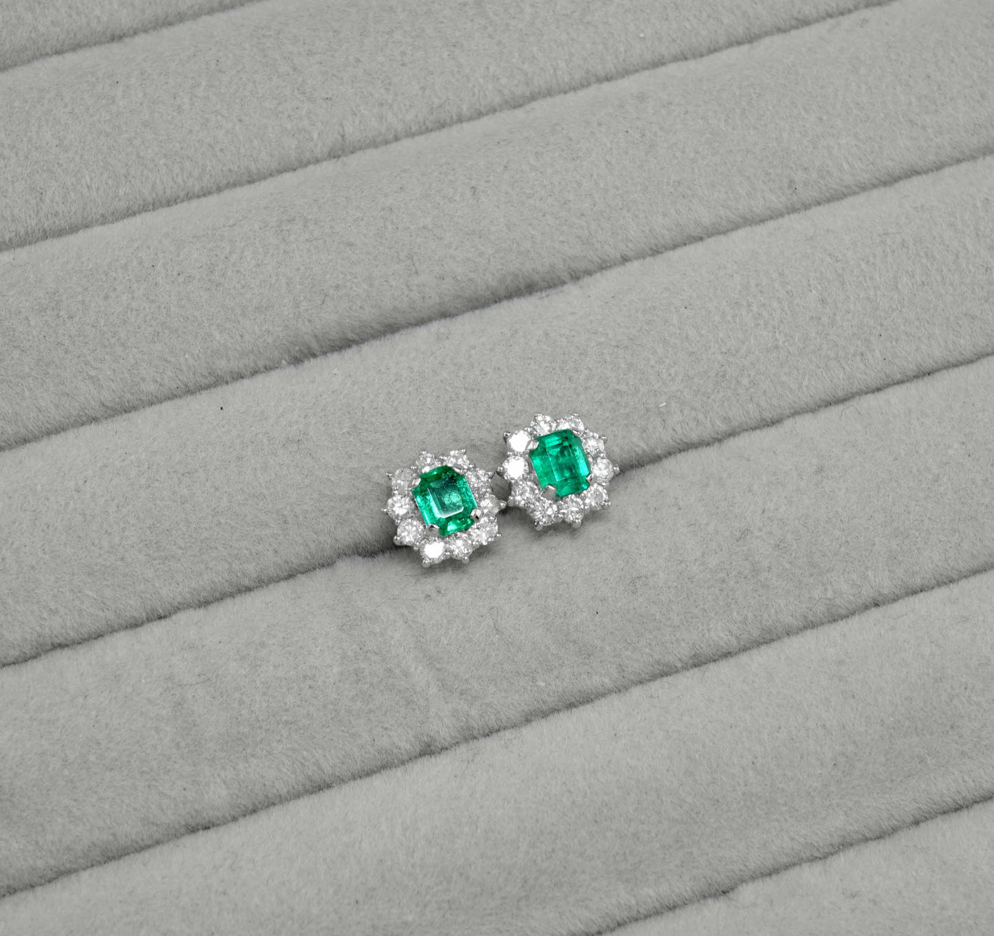 エメラルド ピアス