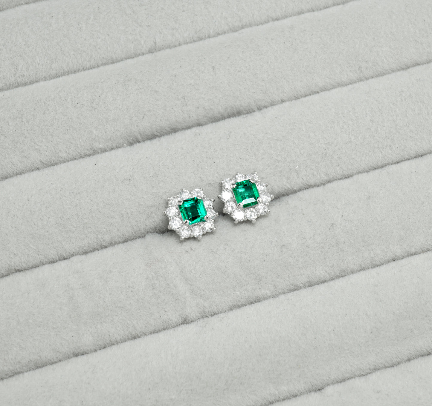 エメラルド ピアス