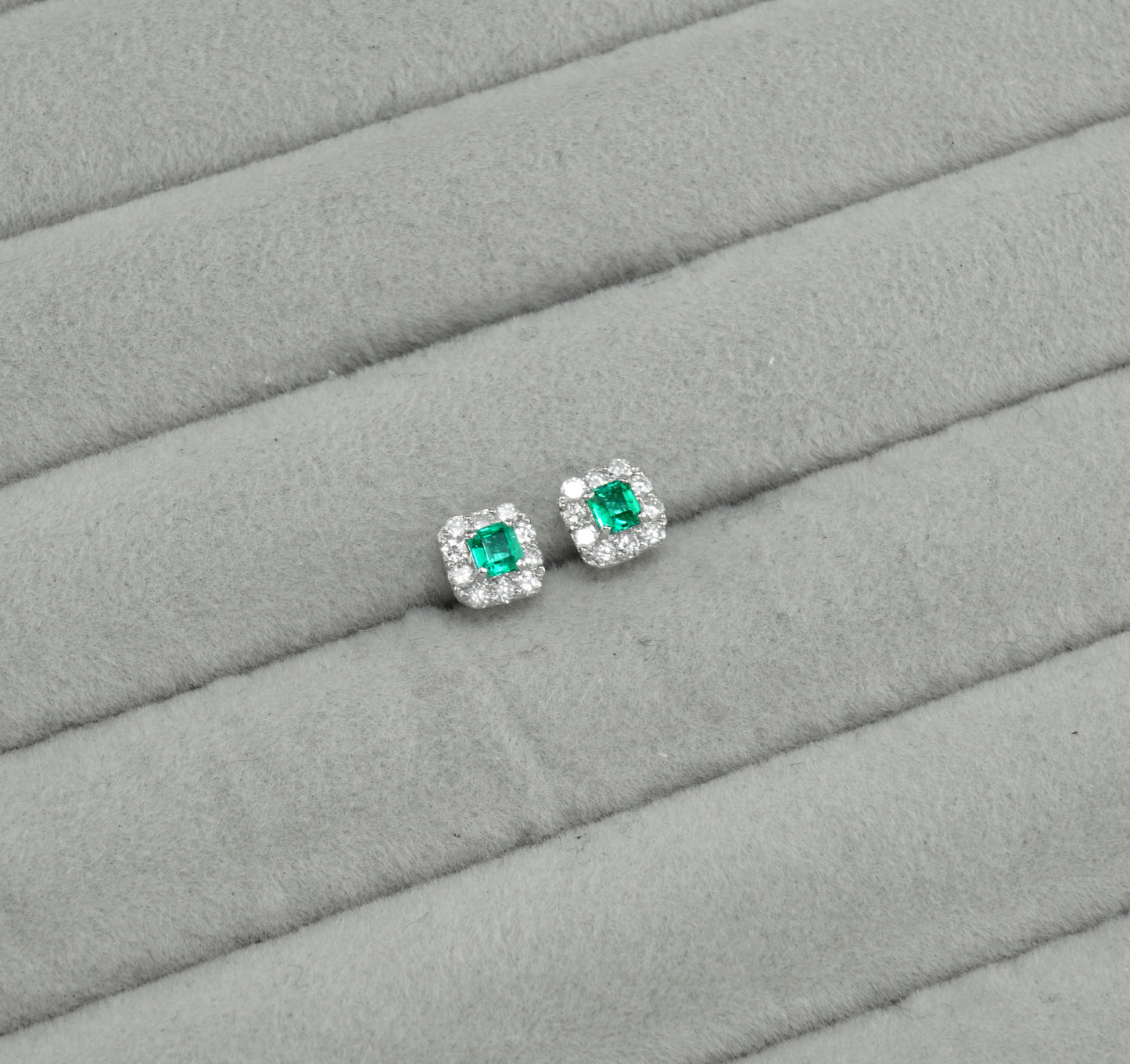 エメラルド ピアス