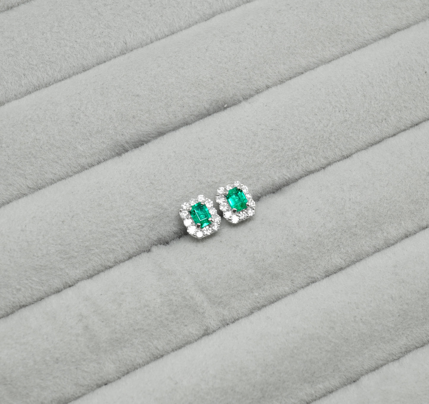 エメラルド ピアス