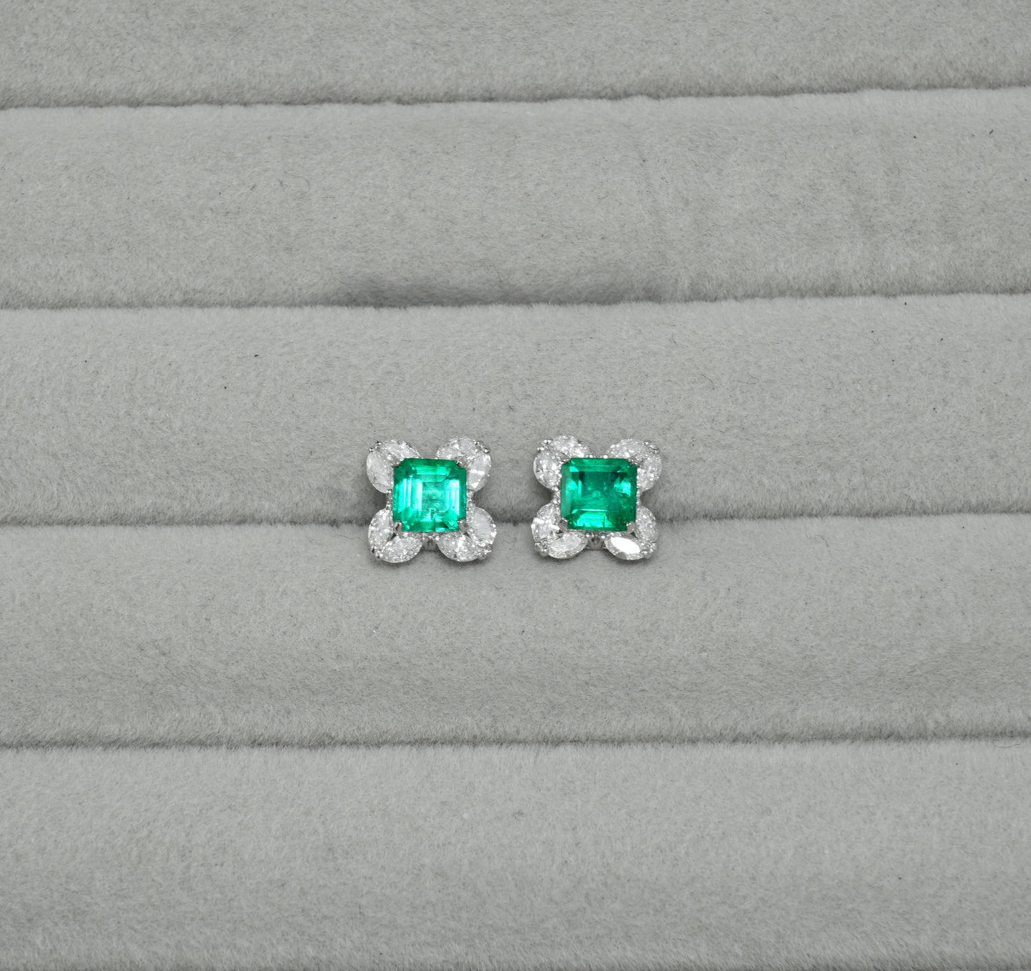 エメラルド ピアス
