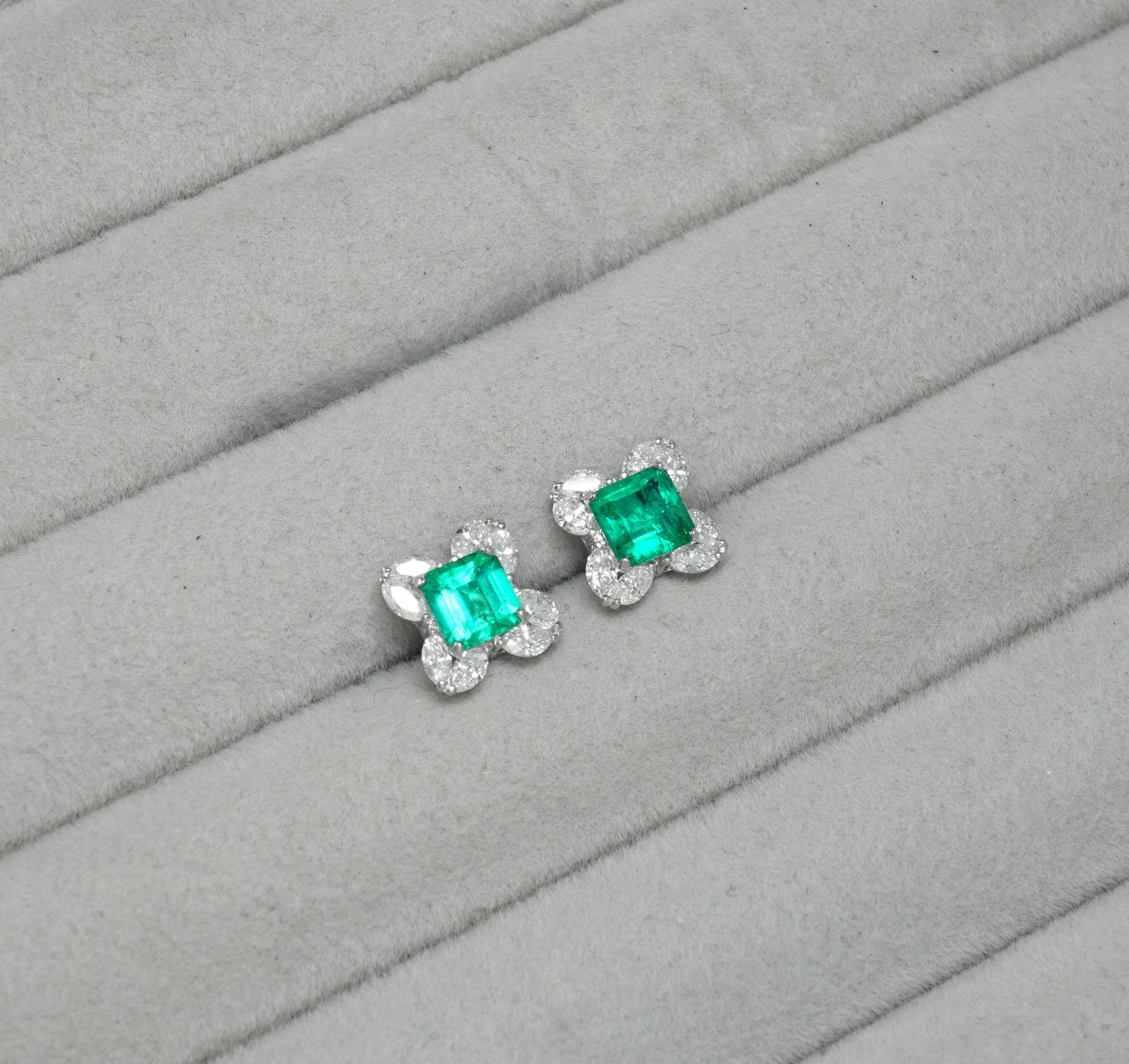 エメラルド ピアス
