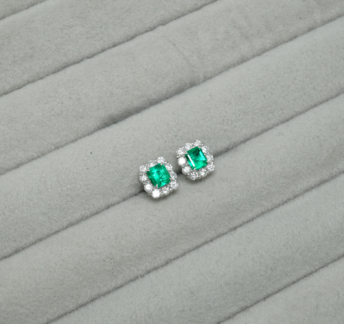 エメラルド ピアス