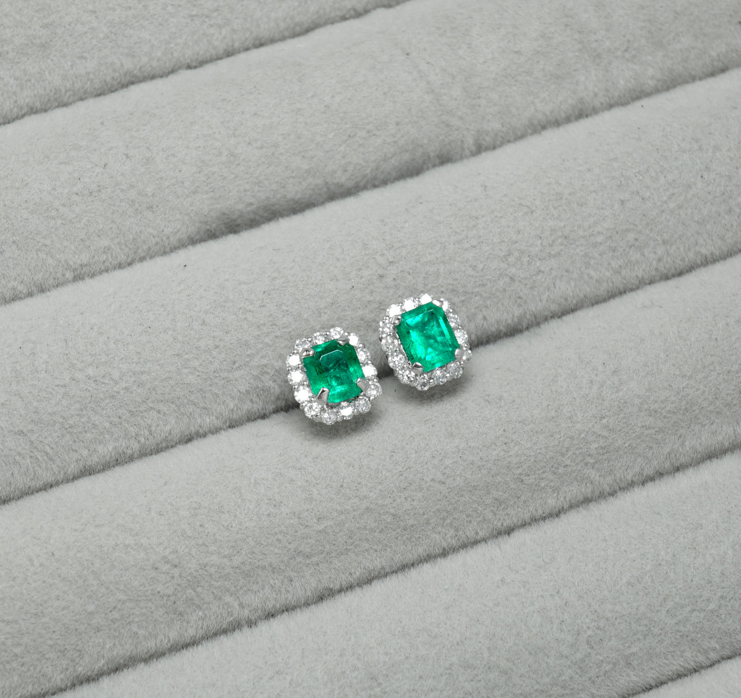 エメラルド ピアス