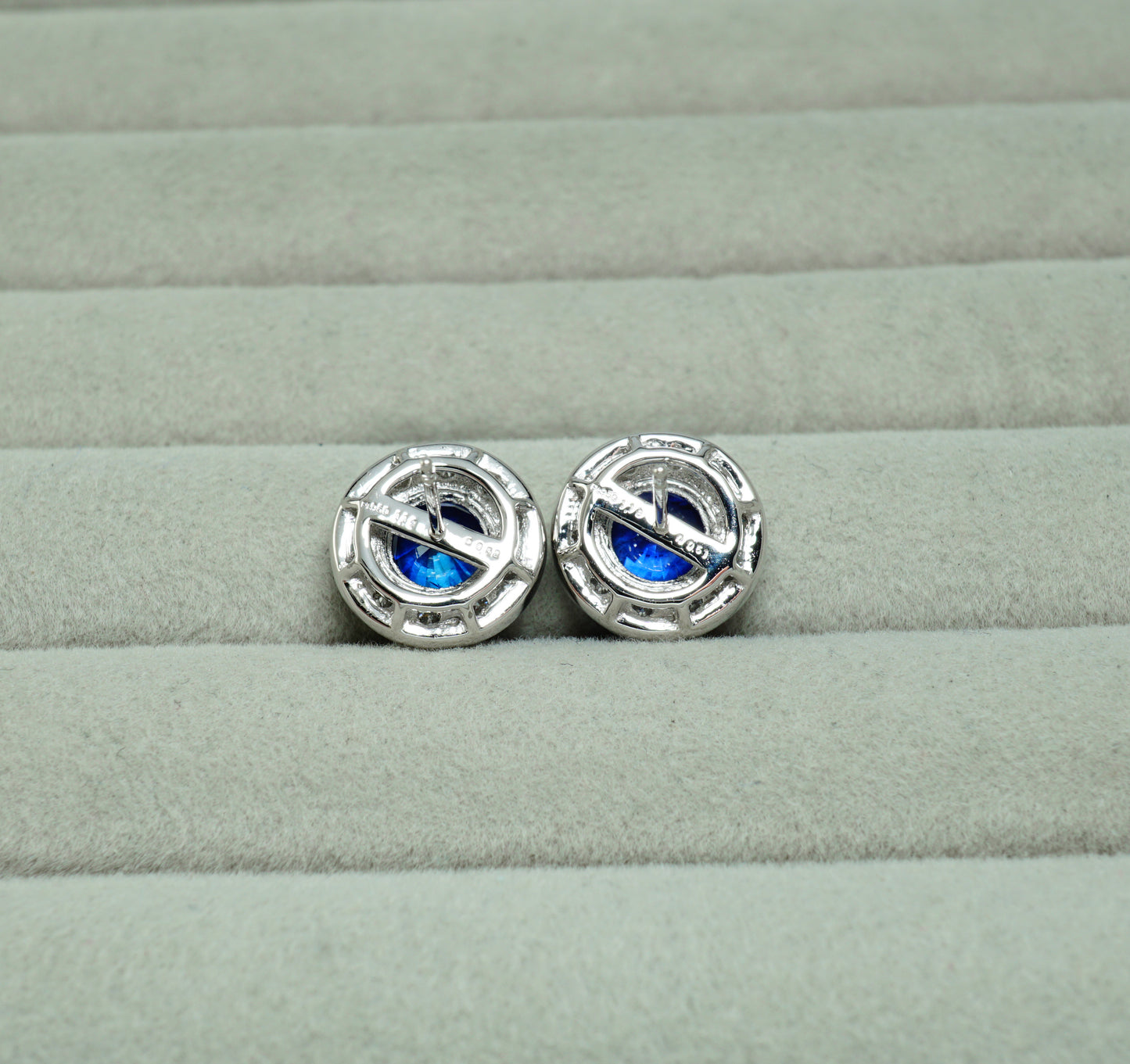 ロイヤルブルーサファイア ピアス